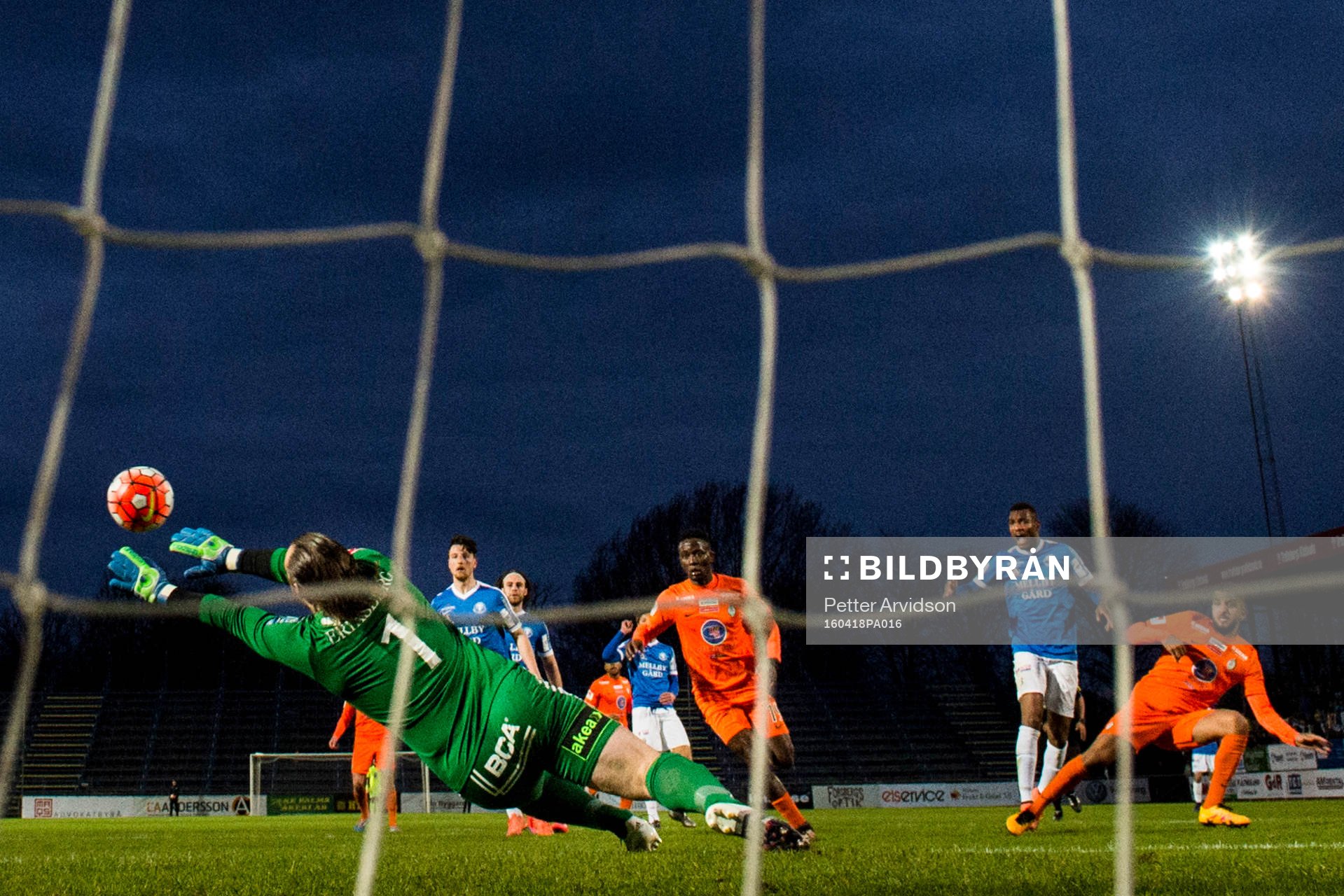 Trelleborgs målvakt Fredrik Persson räddar skott från Athletics Omar Eddahri under fotbollsmatchen i Superettan mellan Trelleborg och AFC United den 18 april 2016 i Trelleborg.