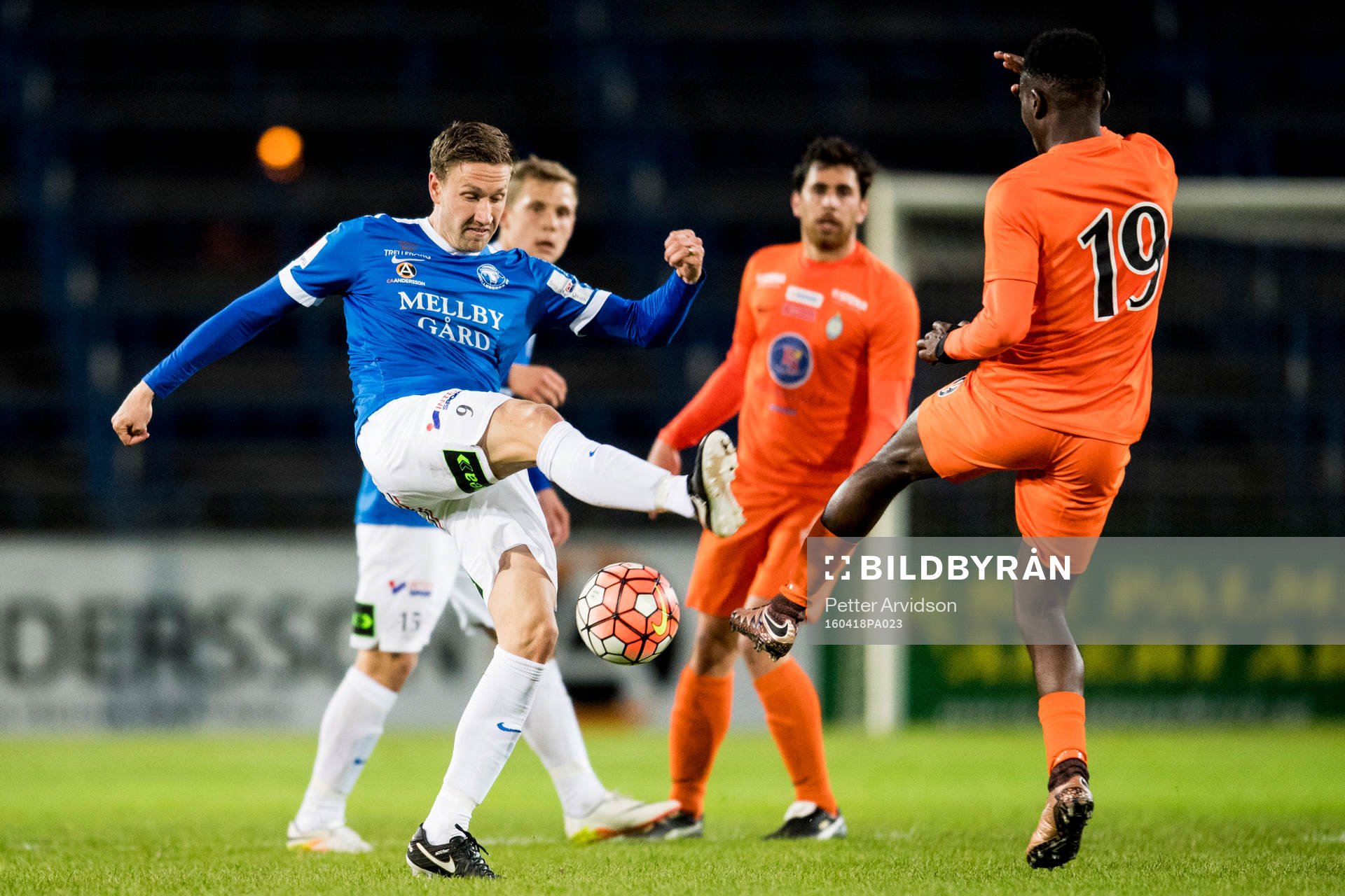 Trelleborgs Marcus Pode och Athletics Mohamed Buya Tugay
