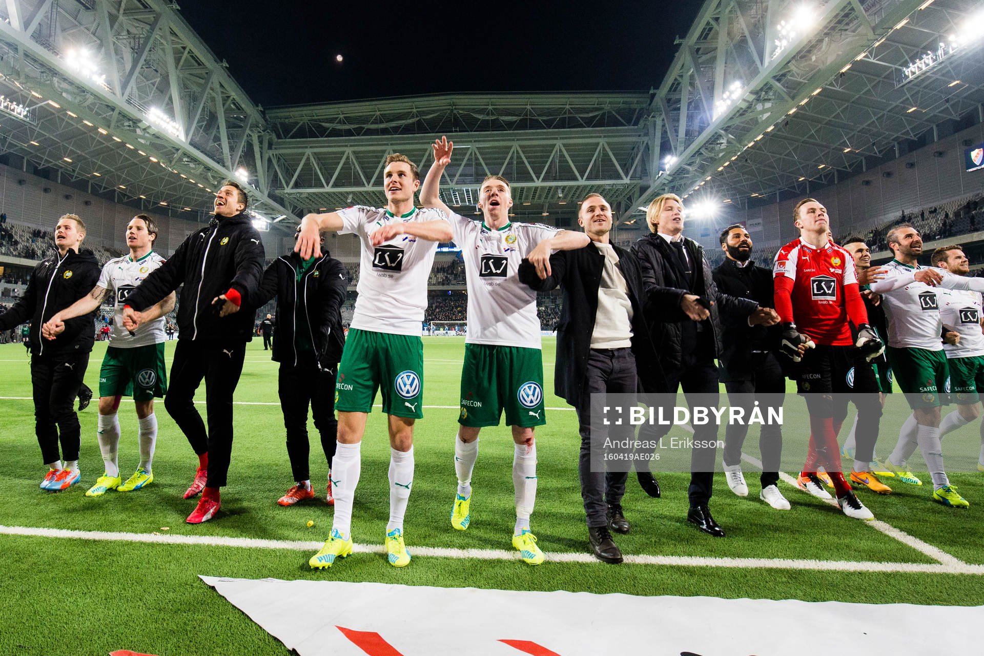 Hammarbys Richard Magyar och Birkir Már Saevarsson jublar