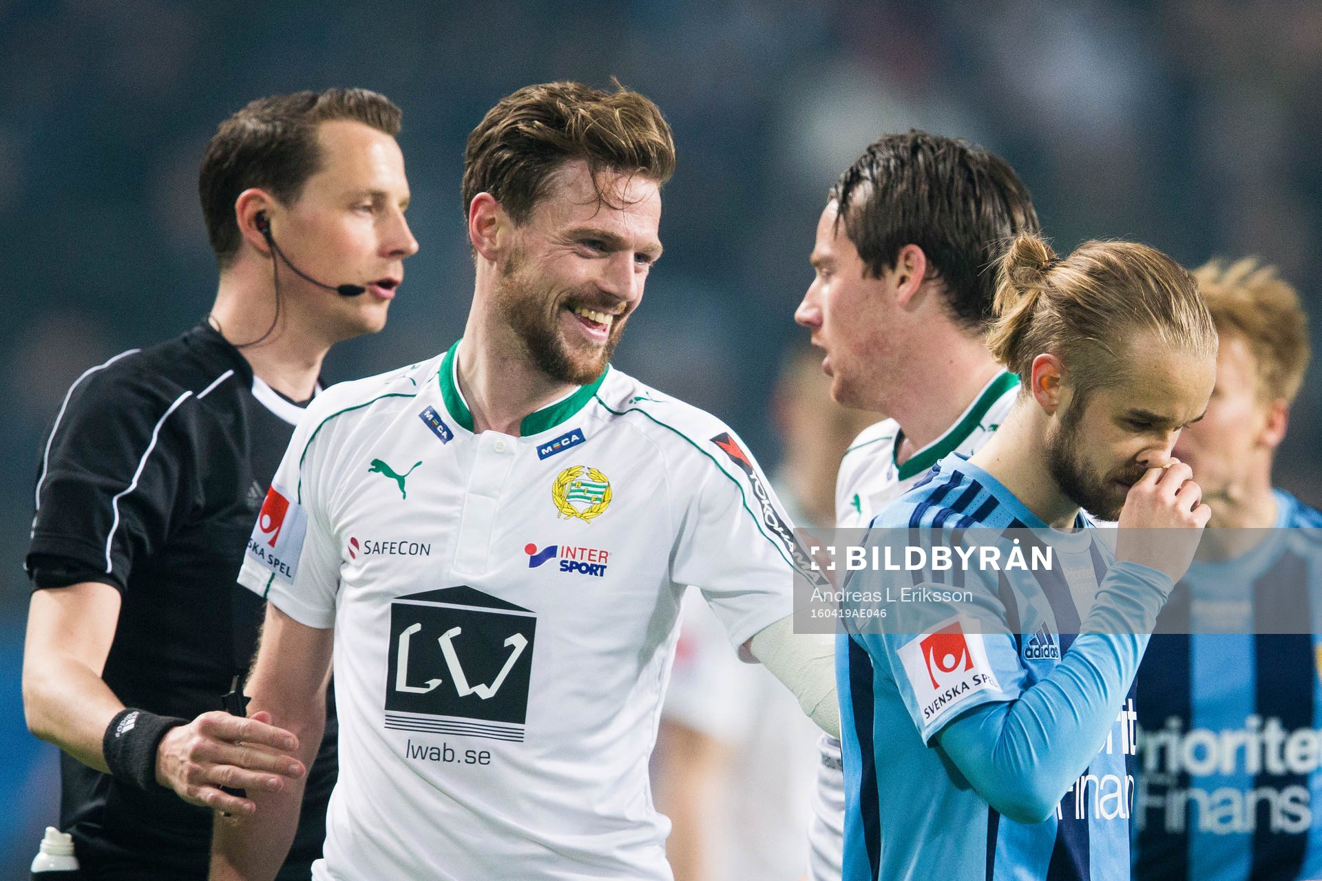Hammarbys Arnor Smarason ler mot Djurgårdens Daniel