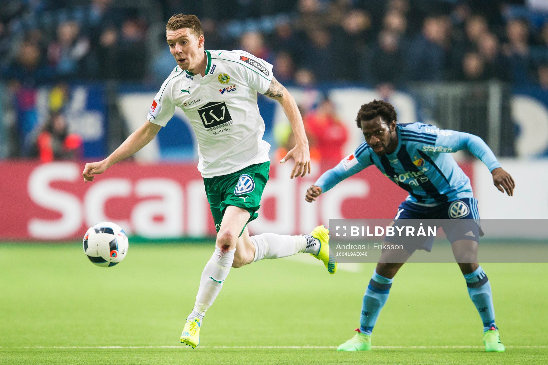 Hammarbys Birkir Már Saevarsson och Djurgårdens Amadou