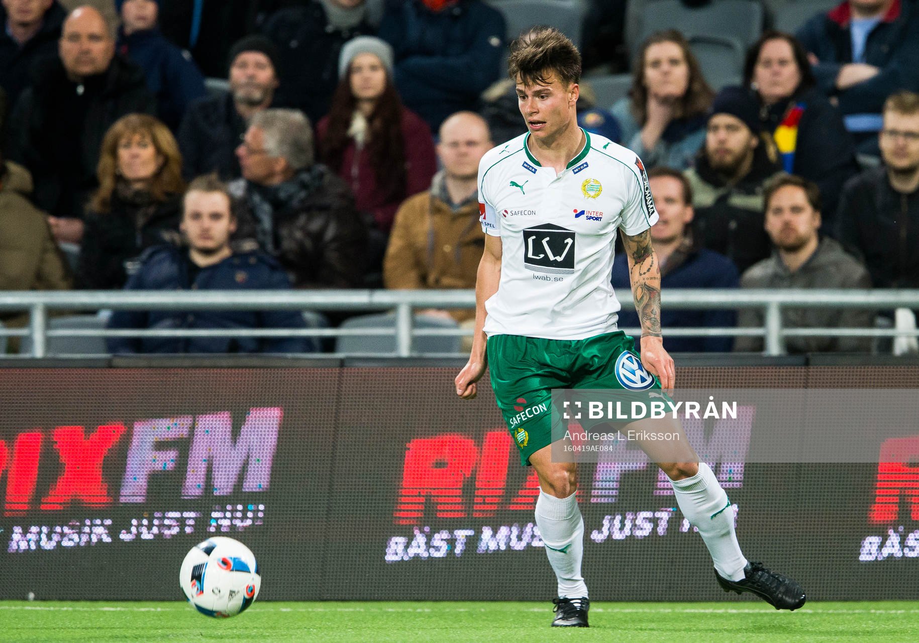 Hammarbys Melker Hallberg med bollen
