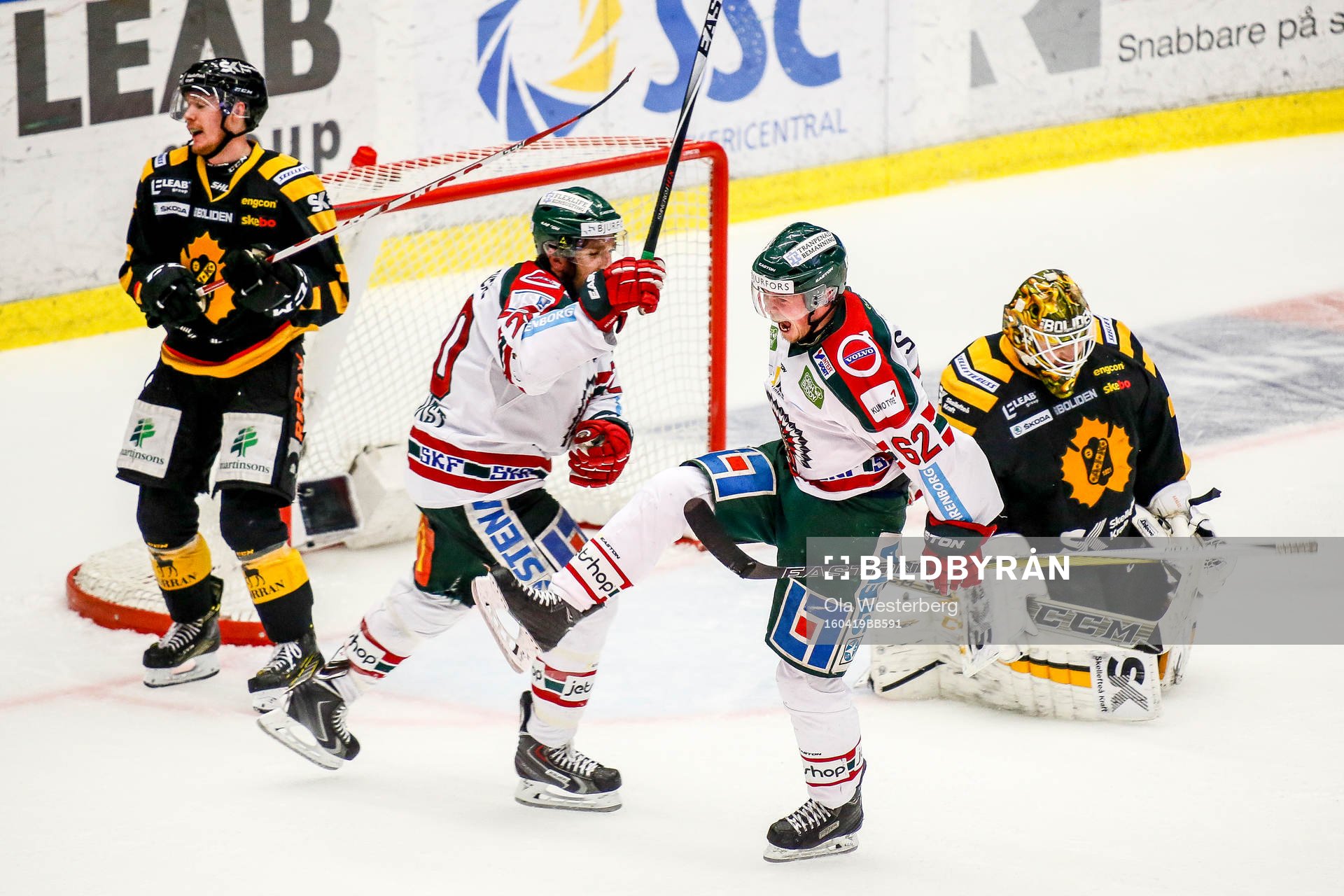Frölundas Artturi Lehkonen och Joel Lundqvist jublar