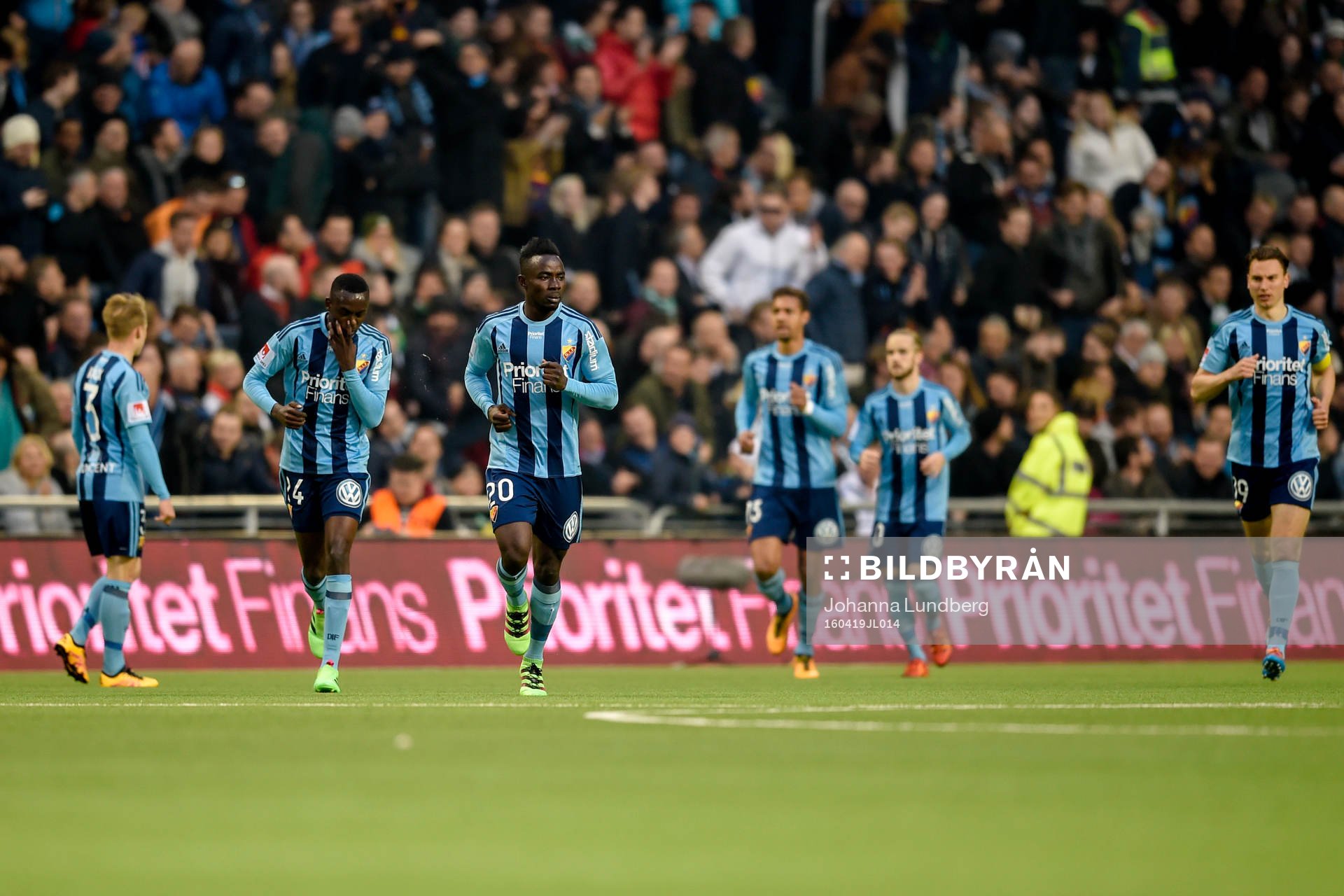 Djurgårdens Sam Johnson jublar efter 1-1 under fotbollsmatchen i Allsvenskan mellan Djurgården och Hammarby den 19 april 2016 i Stockholm.