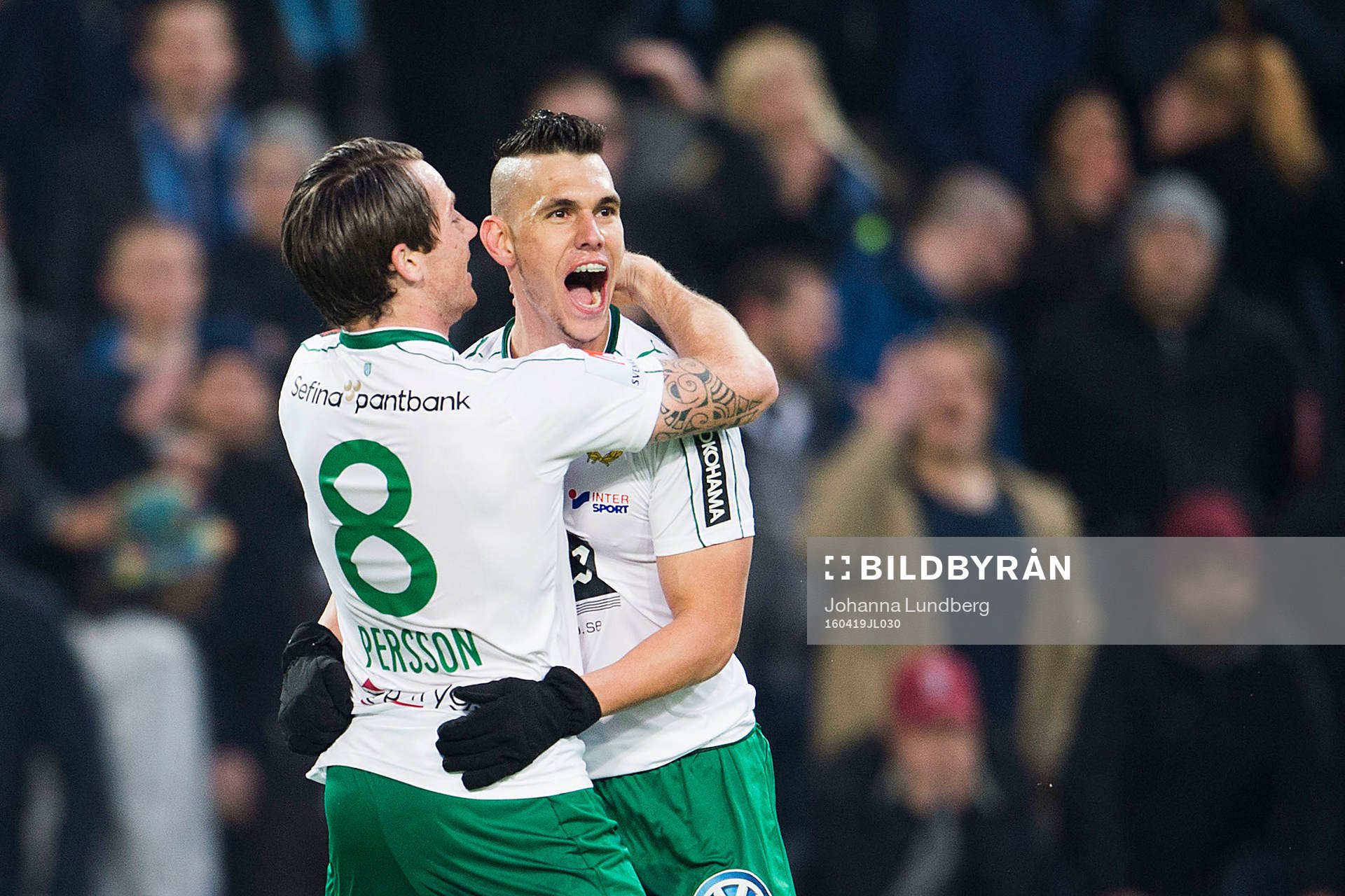 Hammarbys Alexssander Medeiros de Azeredo jublar med Johan