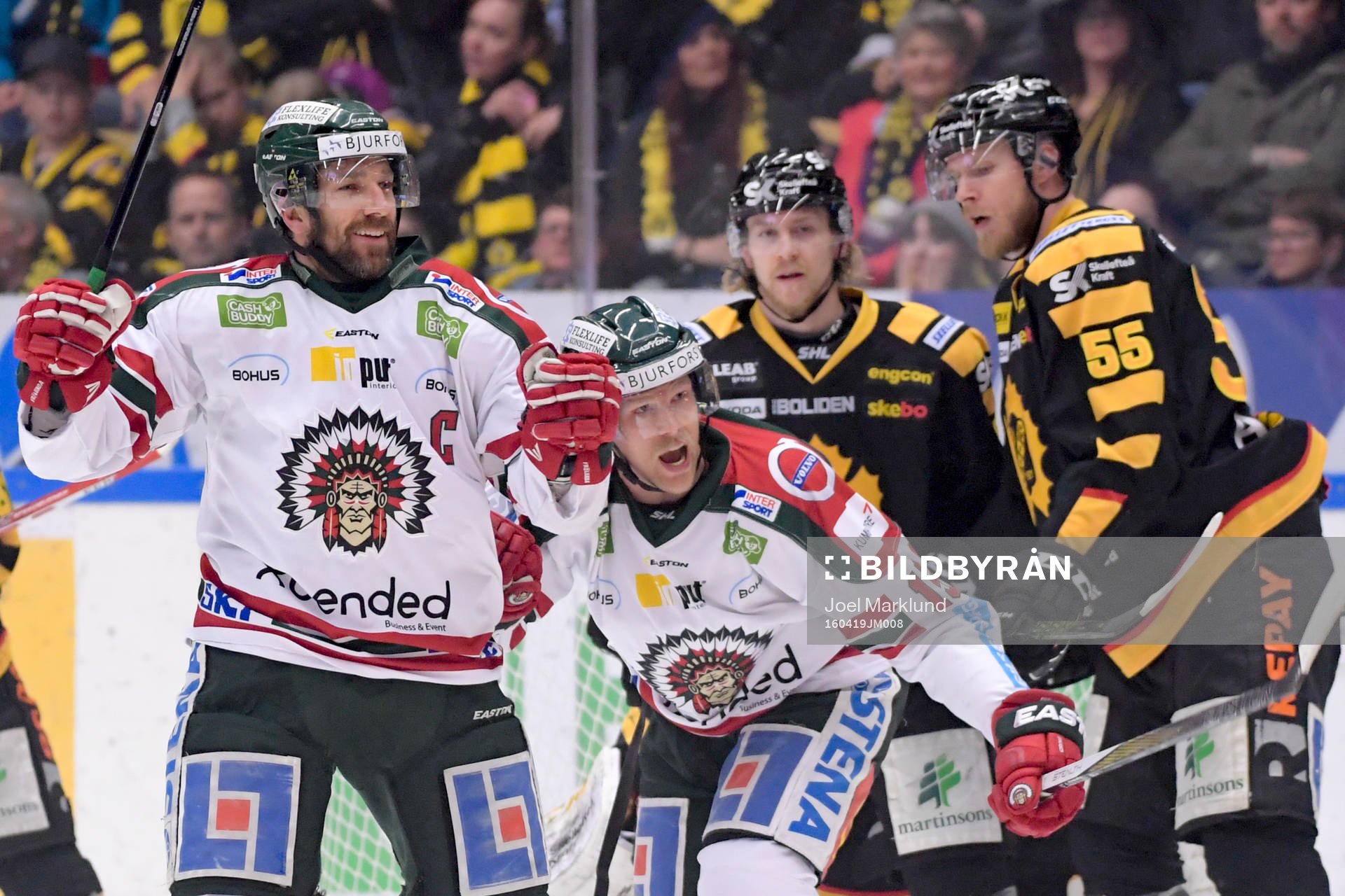 Frölundas Joel Lundqvist och Joey Crabb jublar