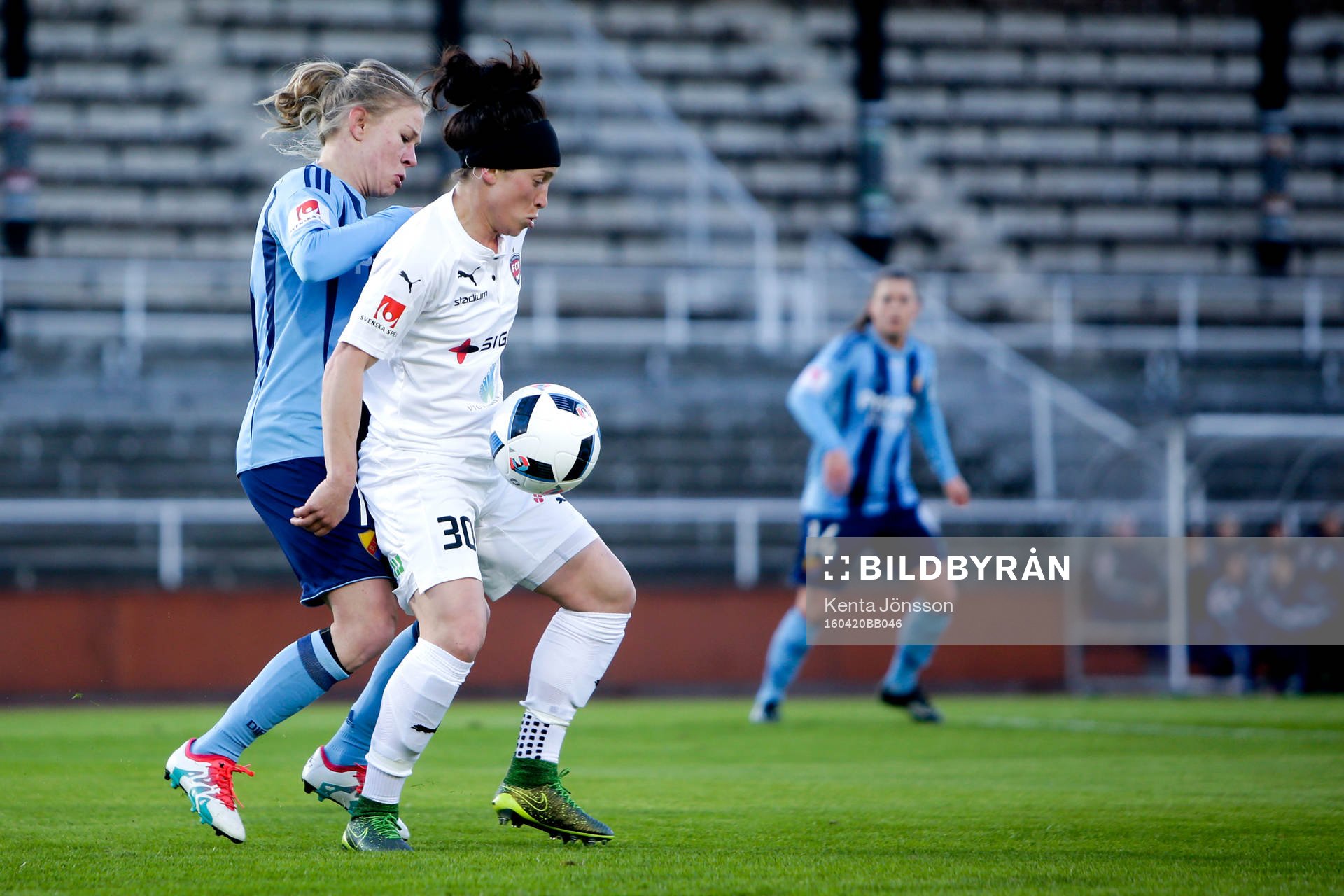 Rosengårds Ella Masar och Djurgårdens Katrin Schmidt