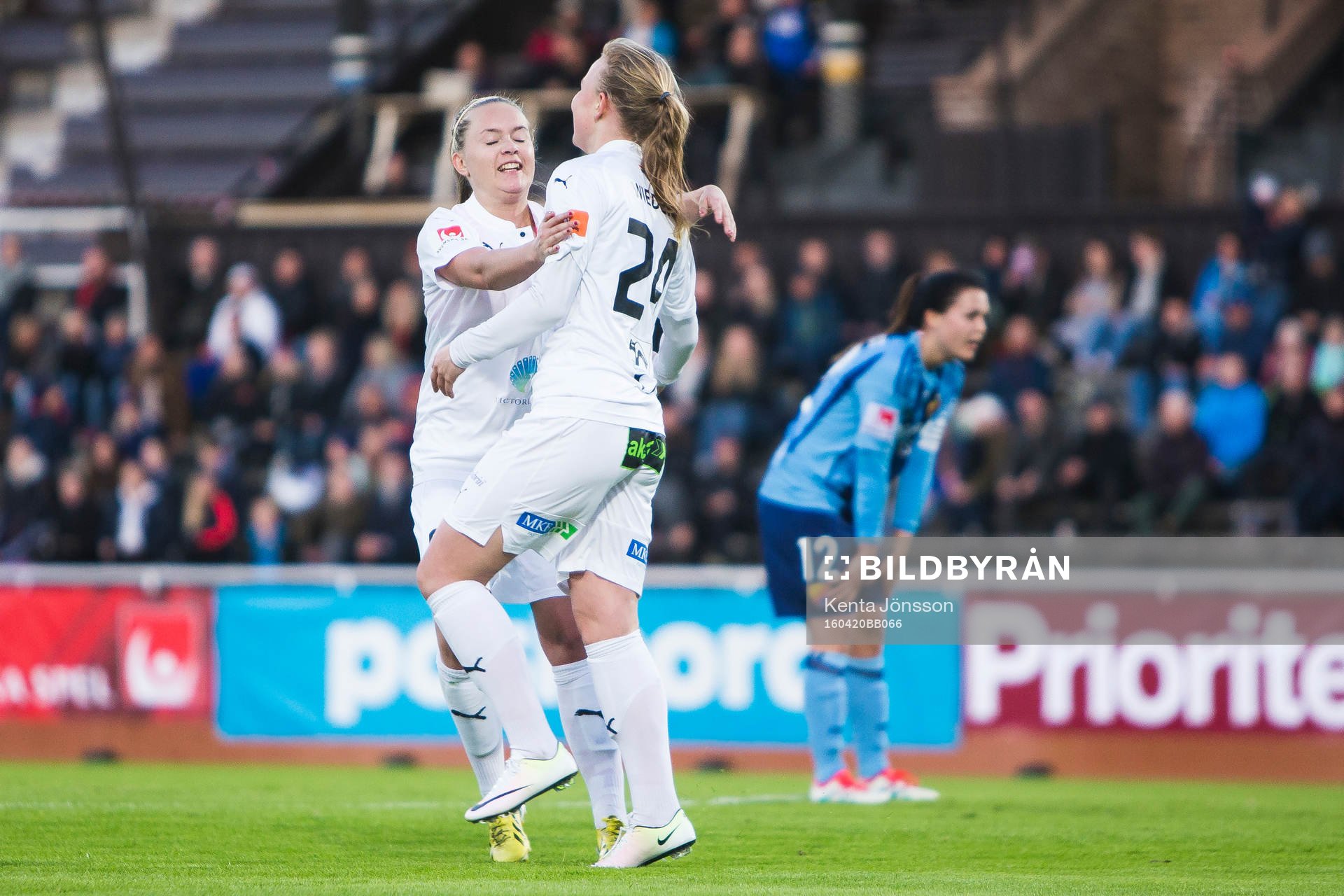 Rosengårds Ebba Wieder jublar med Iina Salmi efter sitt 0-2 mål under fotbollsmatchen i Damallsvenskan mellan Djurgården och Rosengård den 20 April 2016 i Stockholm.
