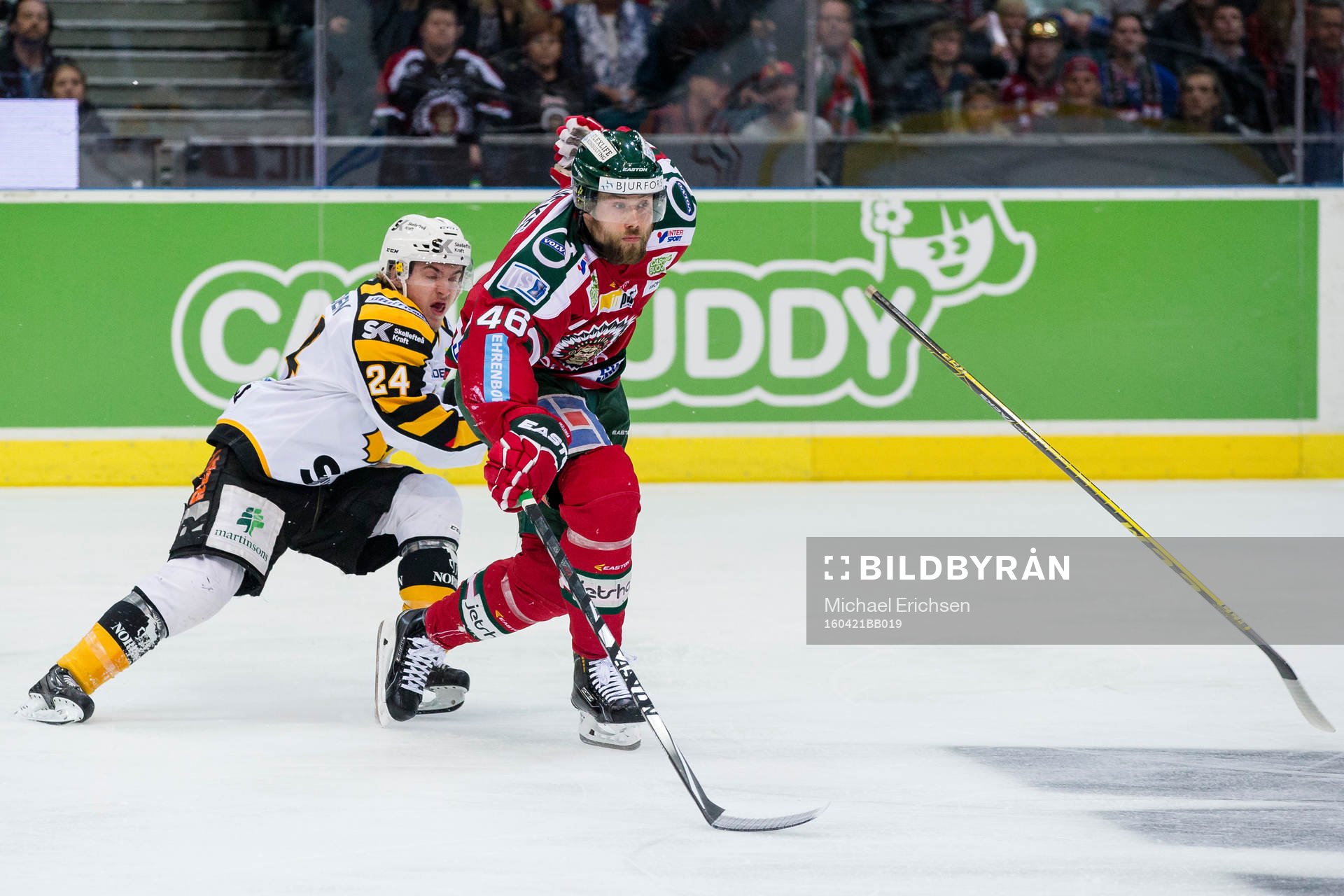Skellefteås Andreas Wingerli tappar klubban