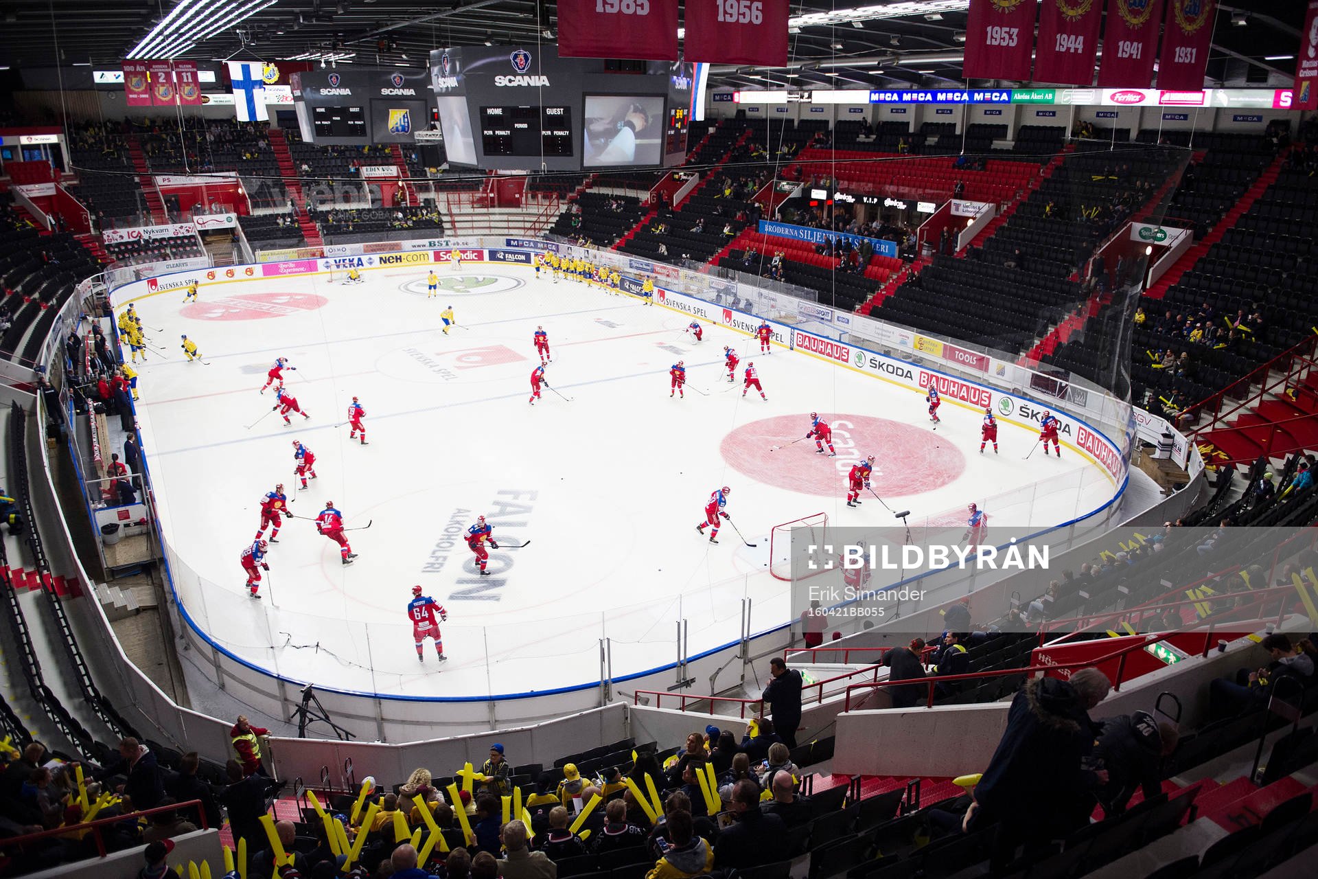 Sveriges lag och Rysslands lag värmer upp