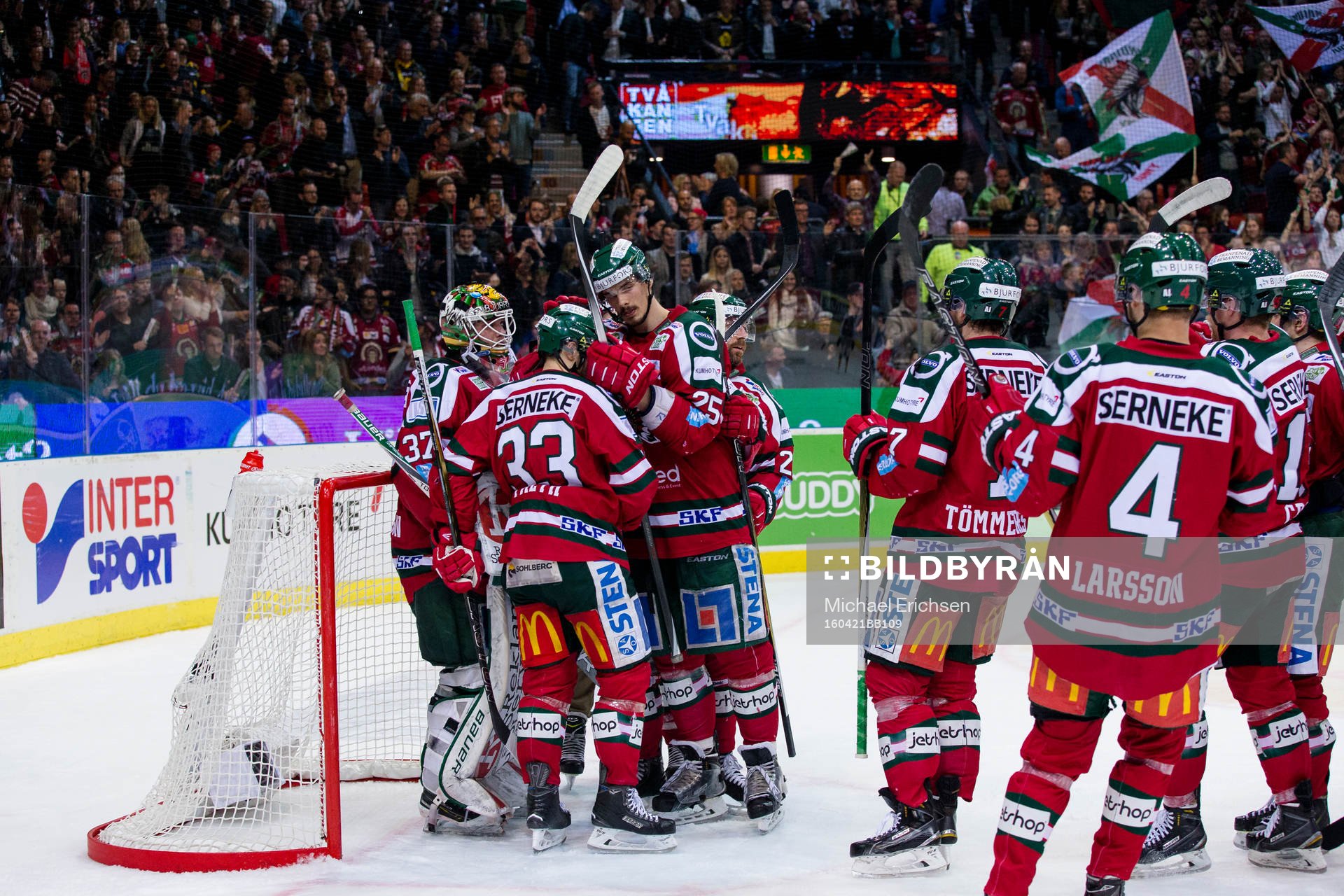 Frölunda jubel vid målvakt Johan Gustafsson som blir