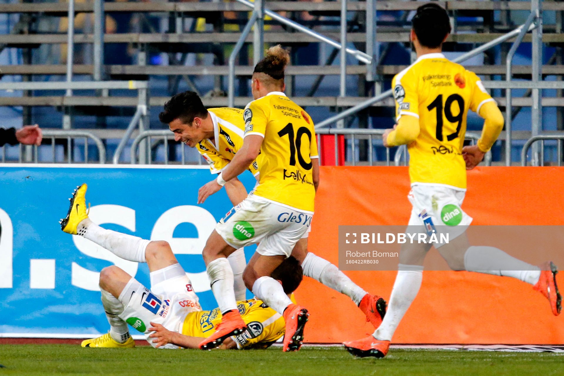Falkenbergs Thomas Juel-Nielsen jublar efter 2-1 under fotbollsmatchen i Allsvenskan mellan Falkenberg och Norrköping den 22 april 2016 i Falkenberg
