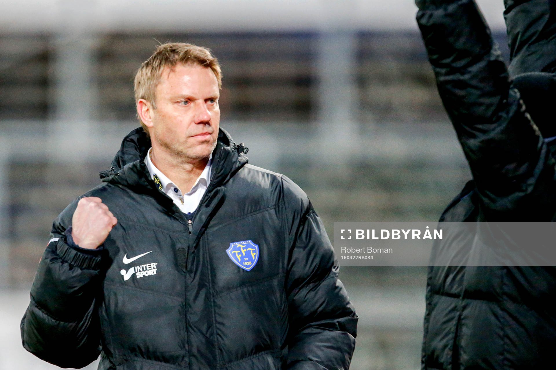 Falkenbergs tränare Hasse Eklund jublar efter fotbollsmatchen i Allsvenskan mellan Falkenberg och Norrköping den 22 april 2016 i Falkenberg