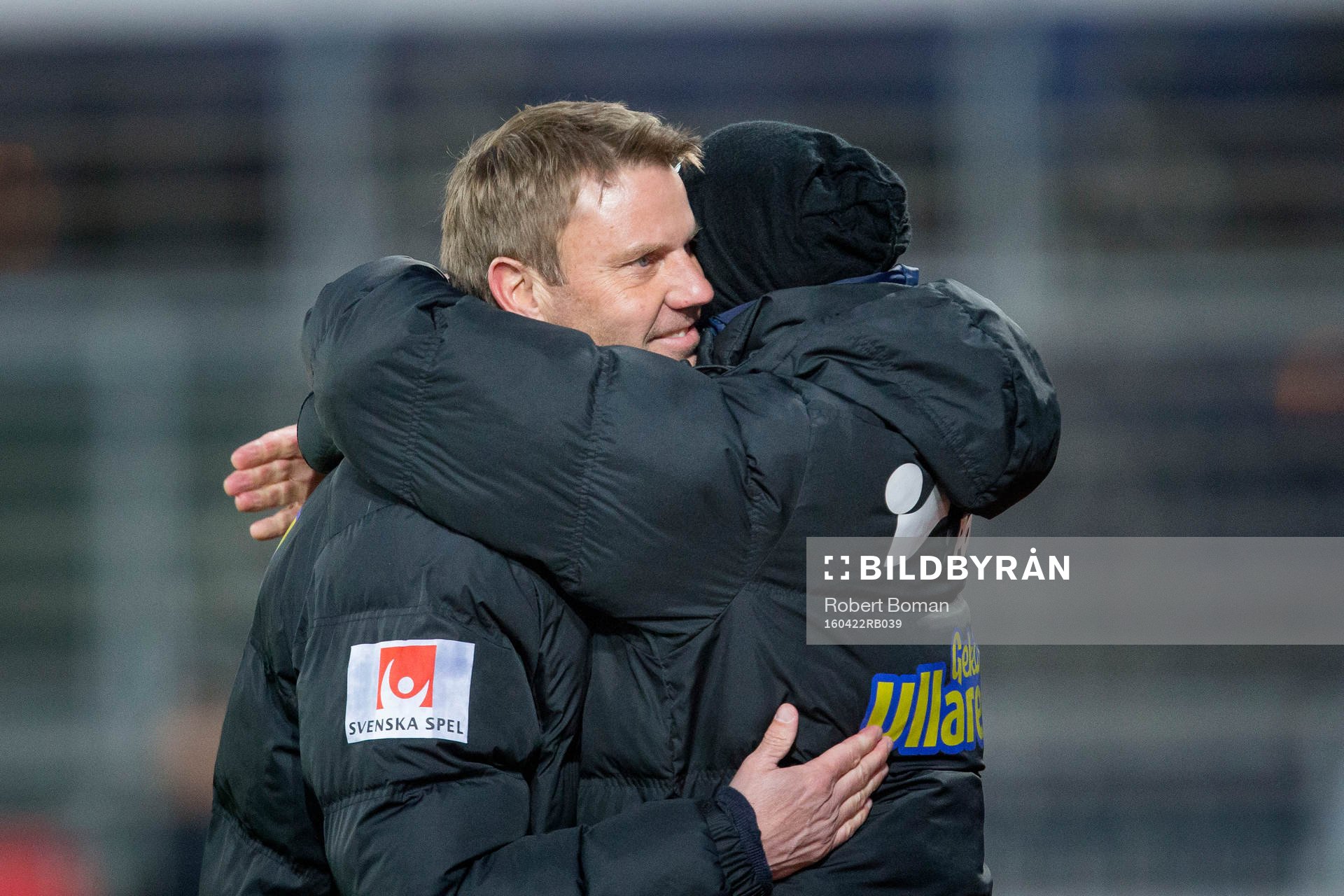 Falkenbergs tränare Hans Eklund jublar efter fotbollsmatchen i Allsvenskan mellan Falkenberg och Norrköping den 22 april 2016 i Falkenberg