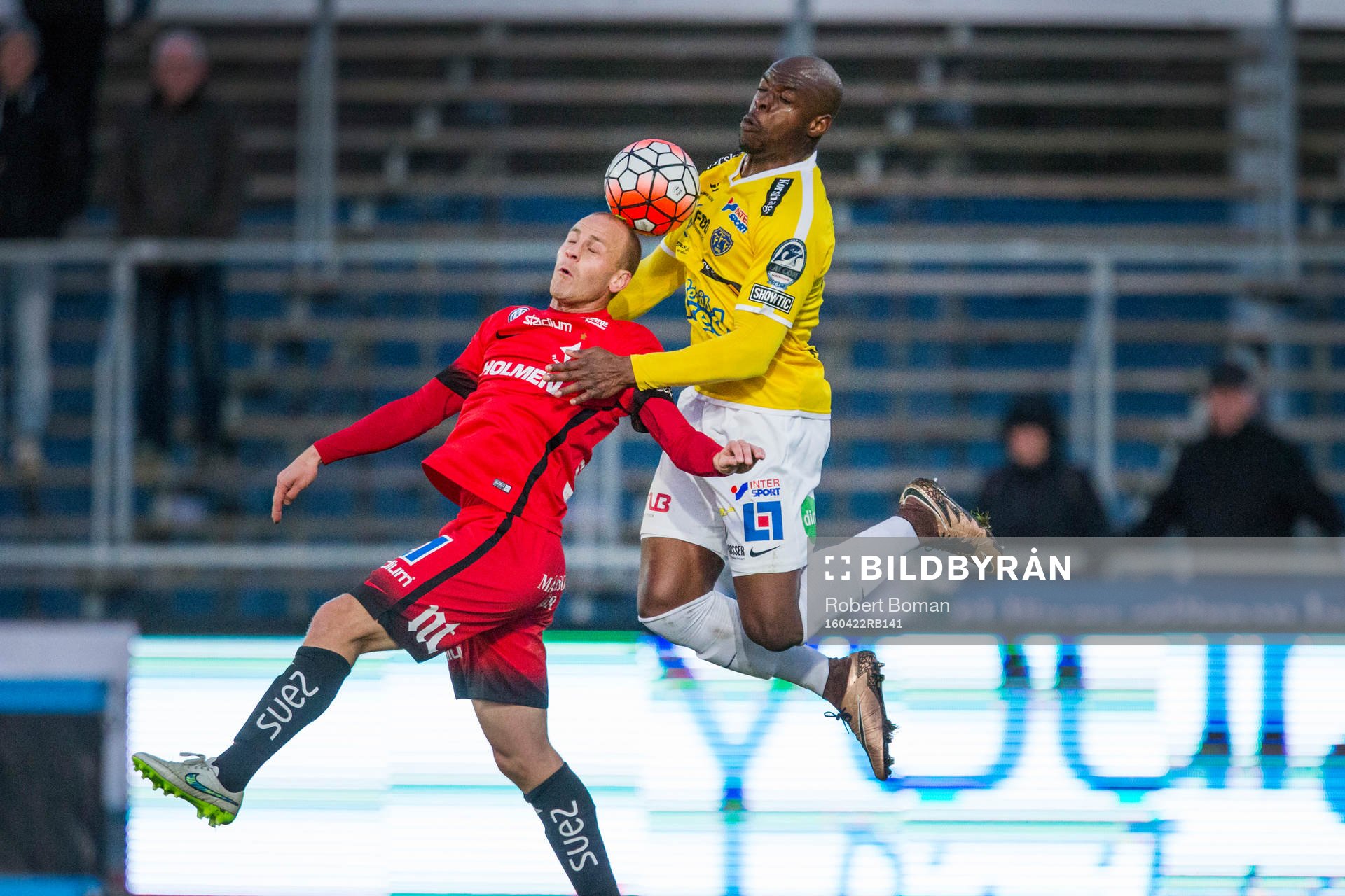 Norrköpings Daniel Sjölund och Falkenbergs Hakeem Araba