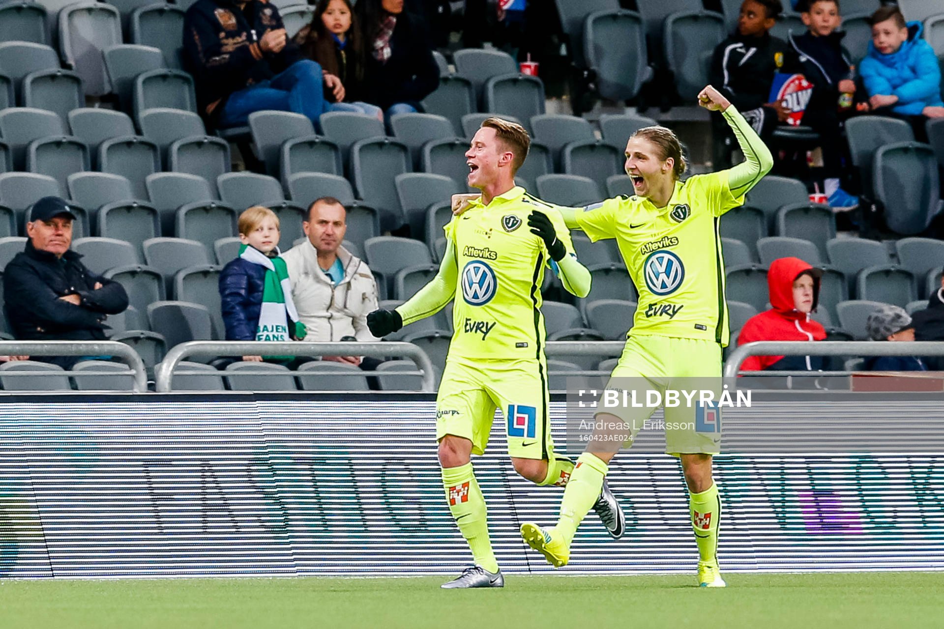 Jönköpings Tommy Thelin och Pawel Cibicki jublar