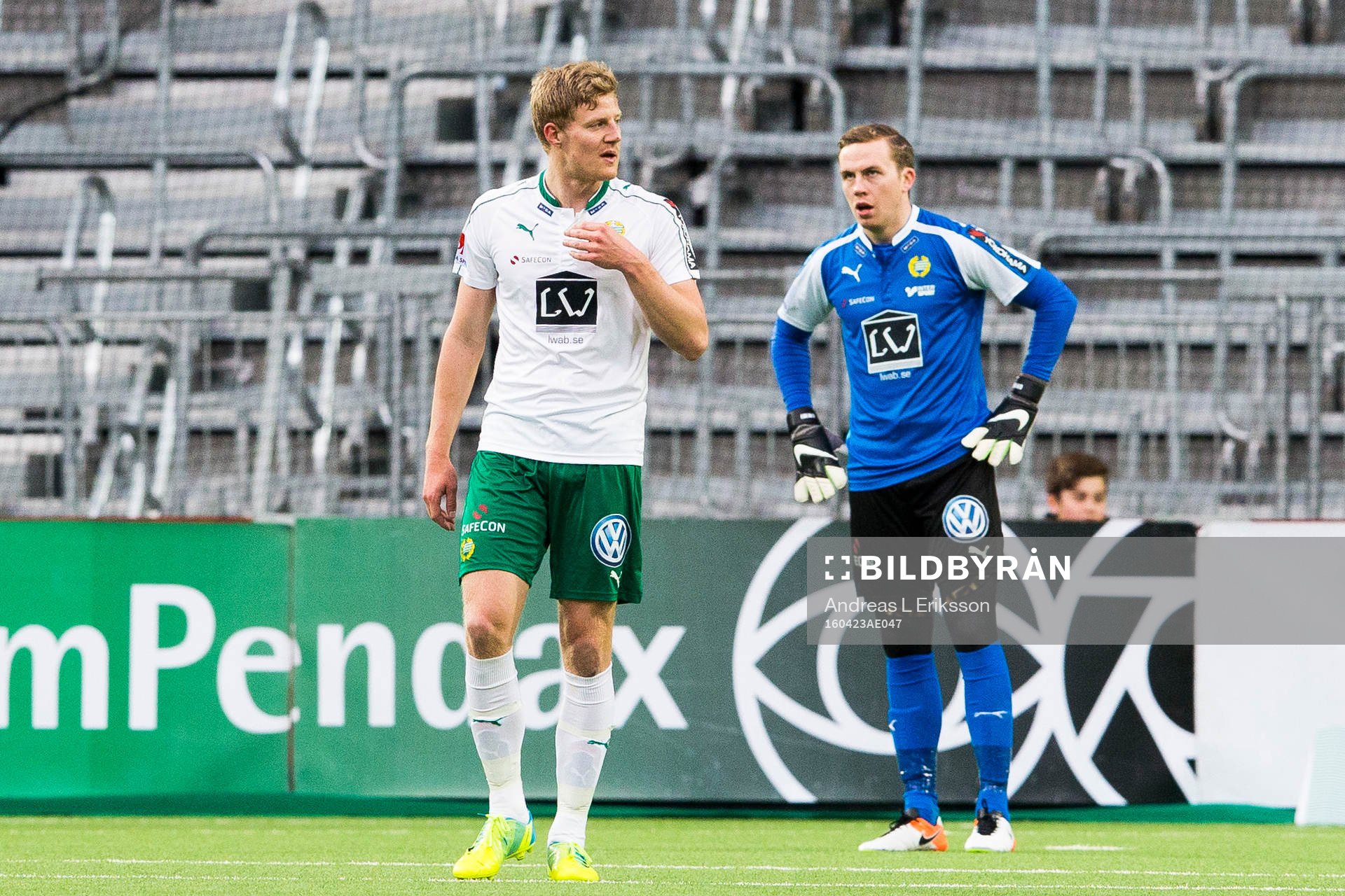 Hammarbys Lars Saetra och målvakt Ögmundur Kristinsson