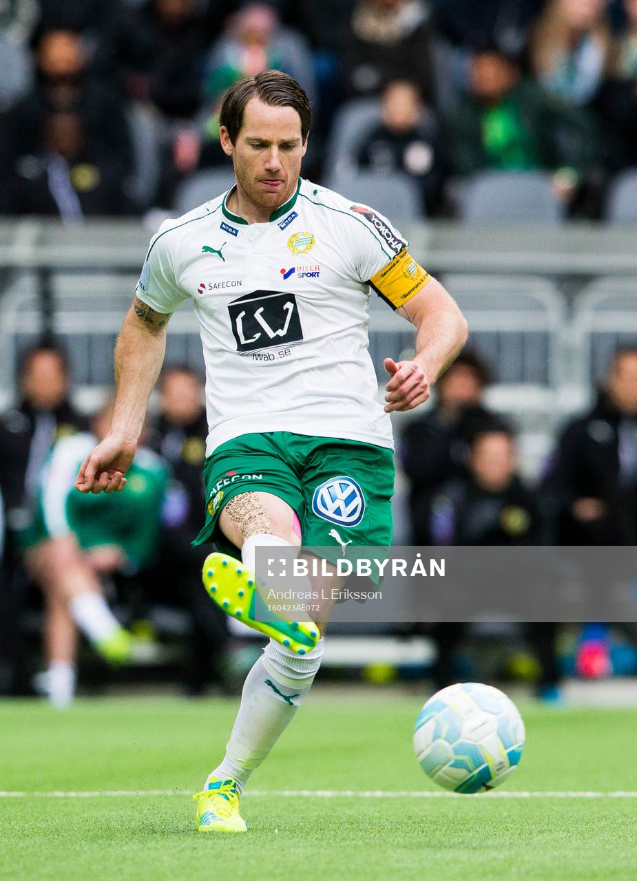 Hammarbys Johan Persson med bollen