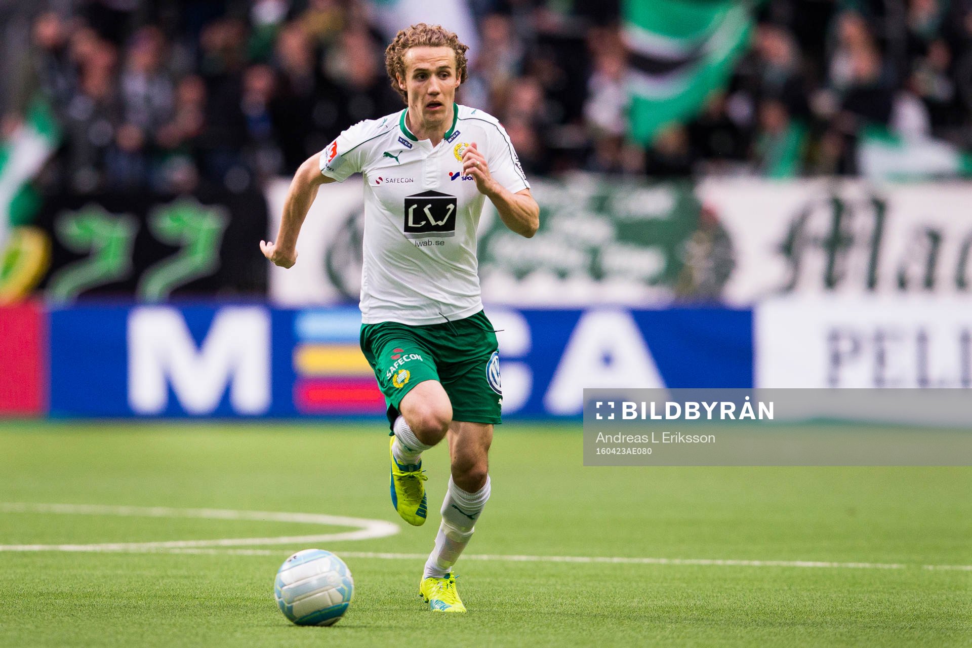 Hammarbys Fredrik Torsteinbö med bollen
