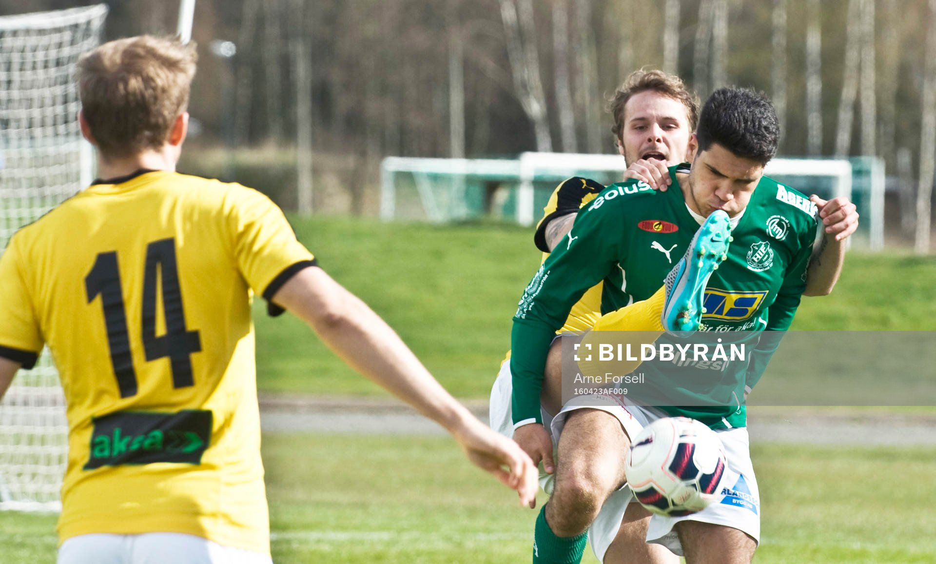 Hässleholms Tommy Filipovic med bollen