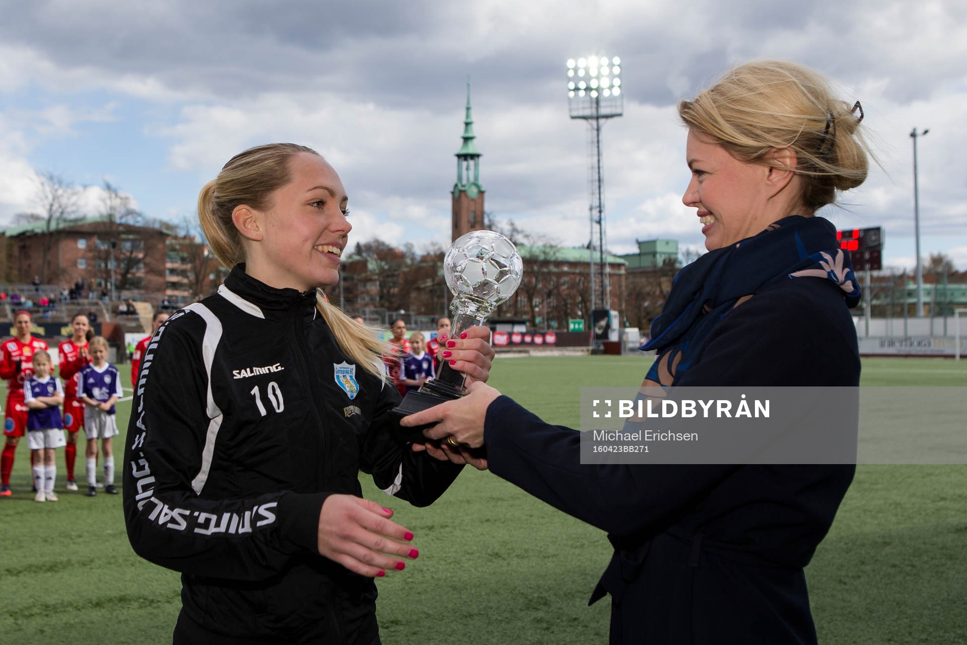 s pris Kristallkulan 2015 av chefredaktör Sofia Dahlström