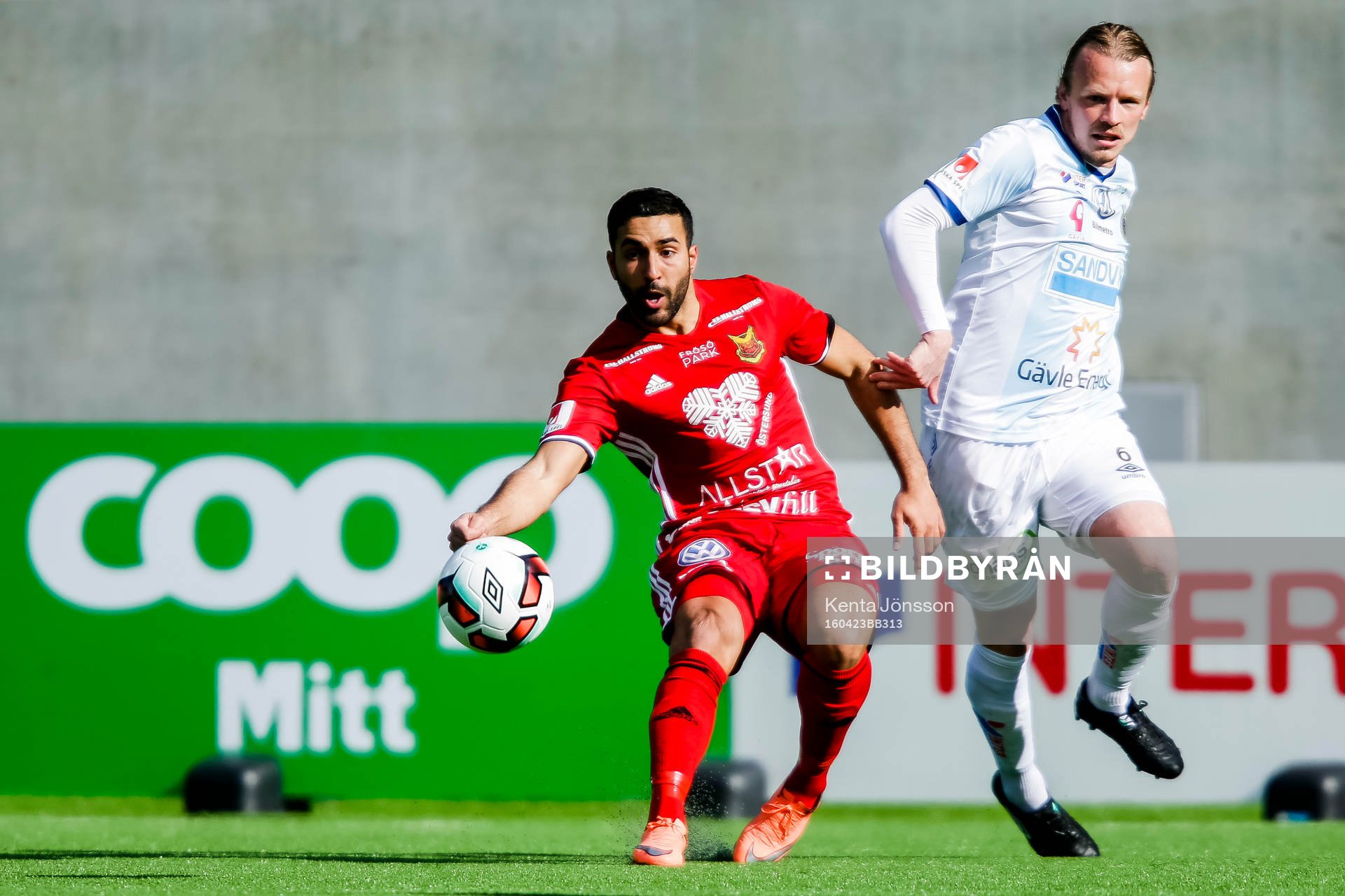 Östersunds Saman Ghoddos och Gefles Jesper Florén
