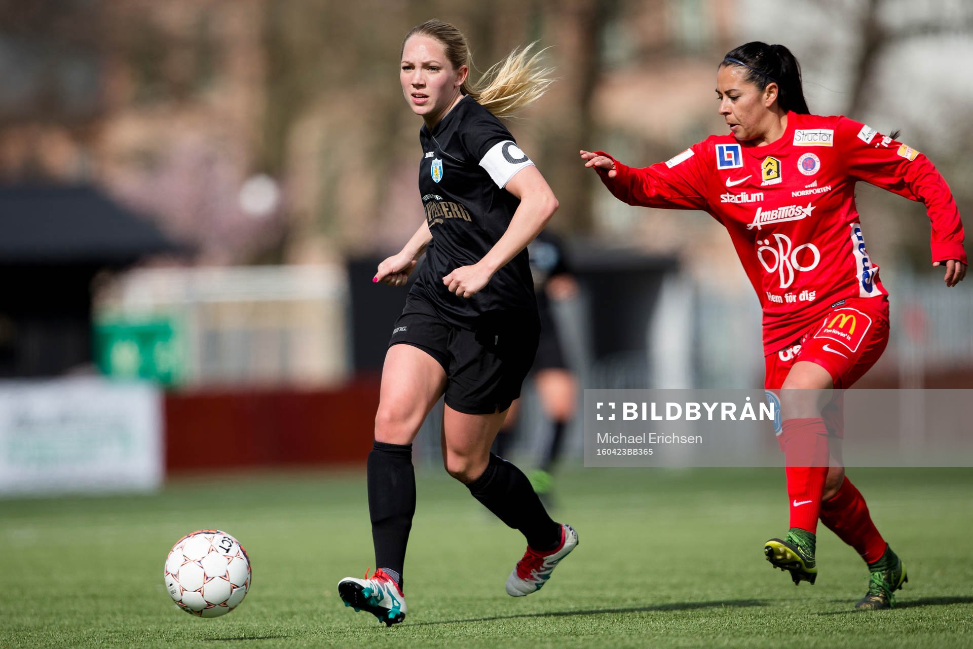 Göteborgs Elin Rubensson före Örebros Veronica Perez