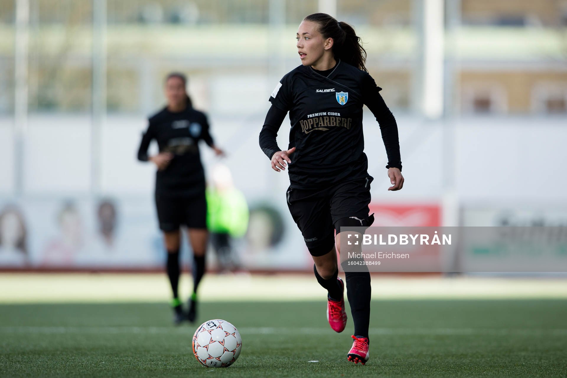 Göteborgs Elin Landström under fotbollsmatchen i Damallsvenskan mellan Kopparbergs/Göteborg och KIF Örebro den 23 april 2016 i Göteborg.