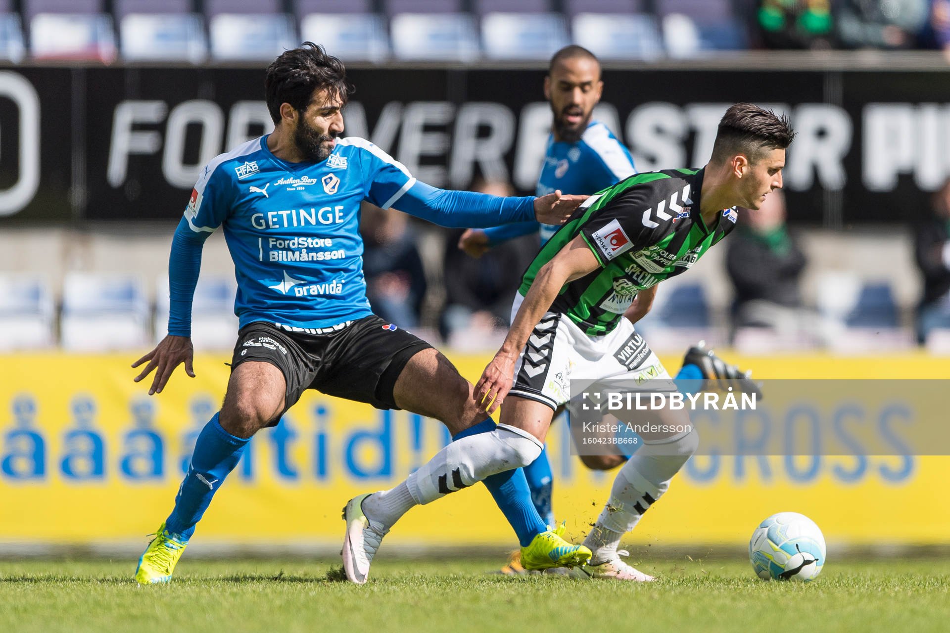 Halmstads Mohammed Ali Khan och GAIS Luka Mijaljevic under fotbollsmatchen i Superettan mellan Halmstad och GAIS den 23 april 2016 i Halmstad.