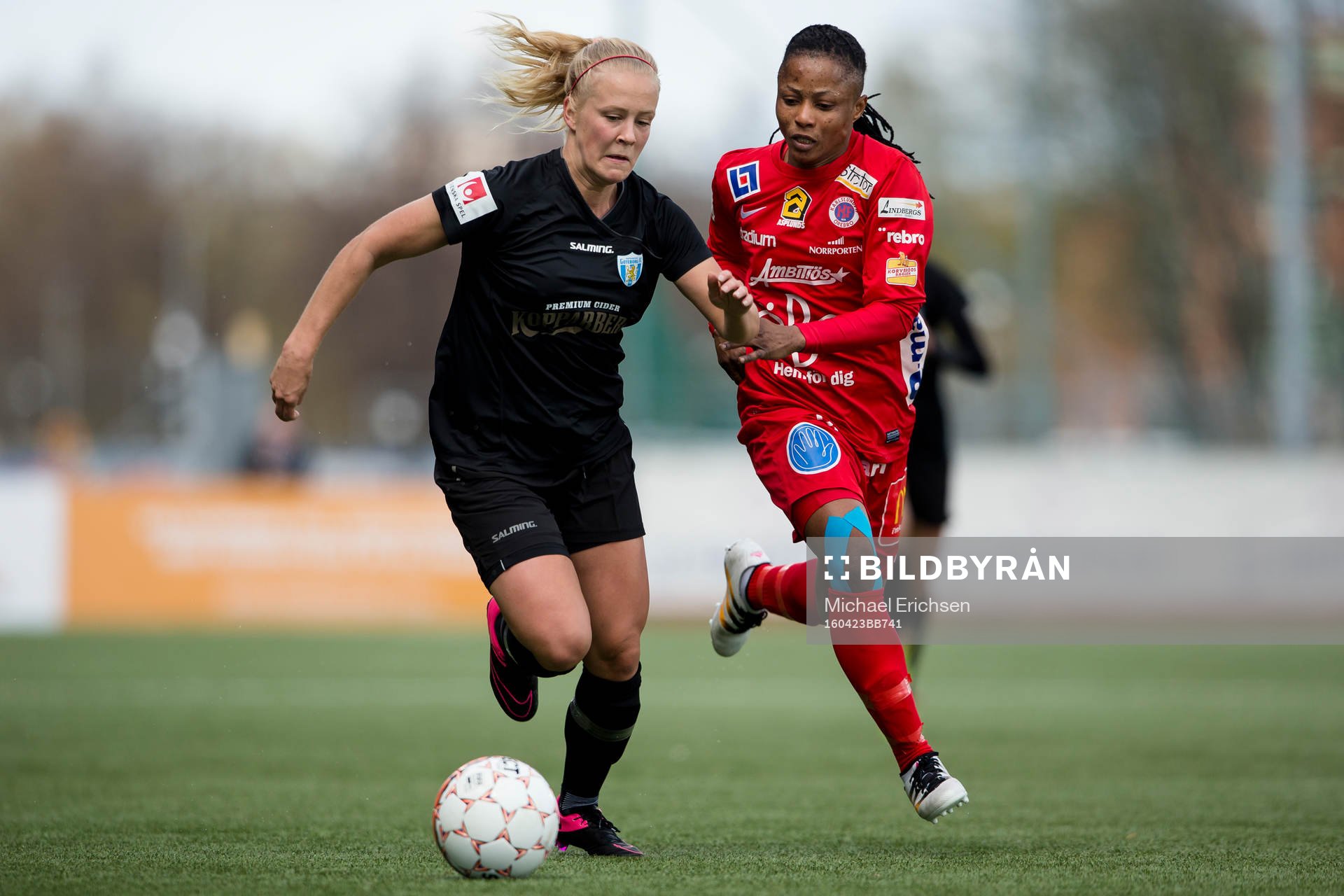 Göteborgs Adelina Engman före Örebros Ogonna Chukwudi