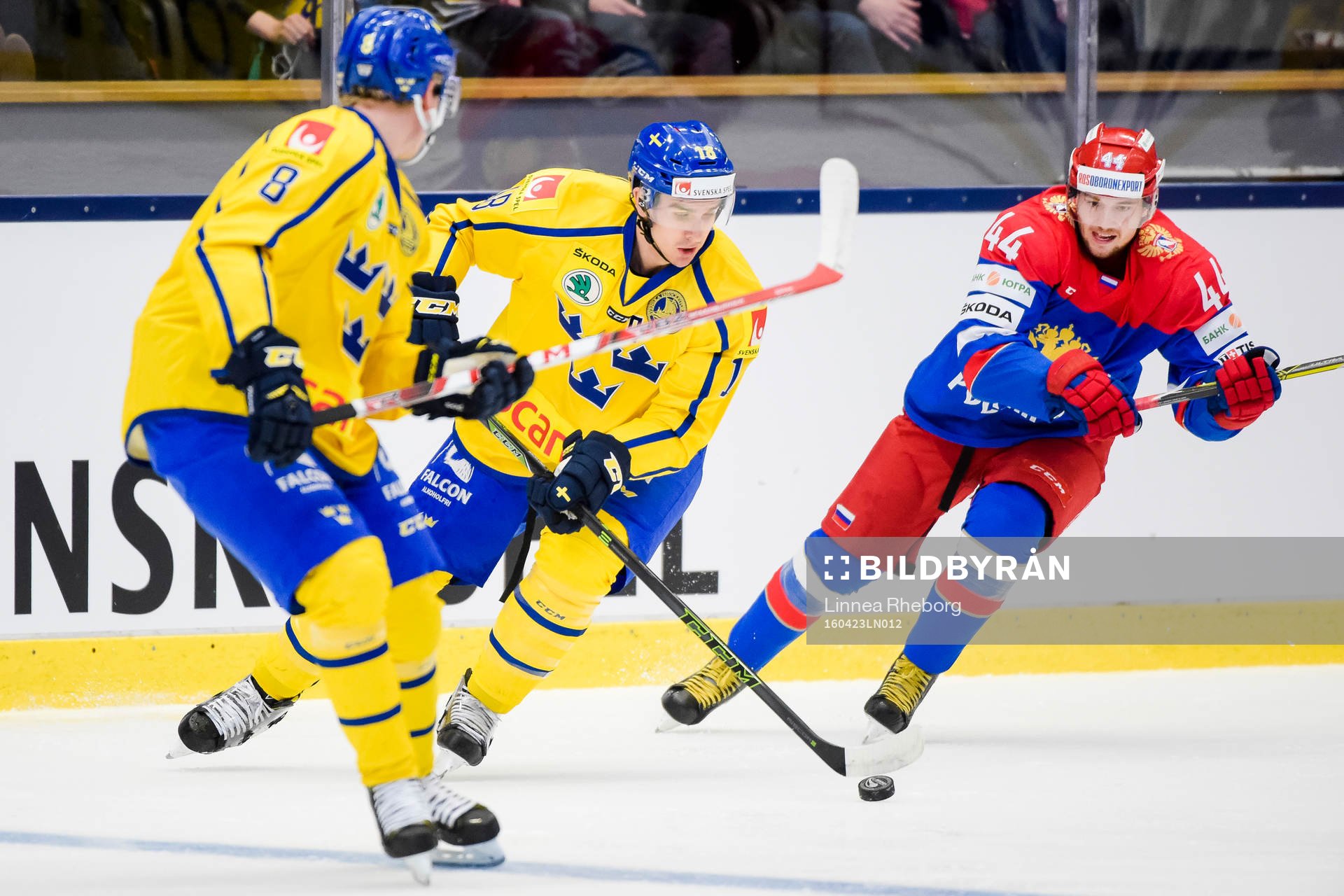 Sveriges Gustav Forsling och Mikael Backlund i en kamp mot