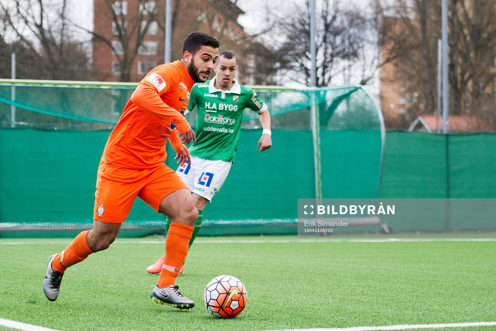 Athletics Othman El Kabir med bollen