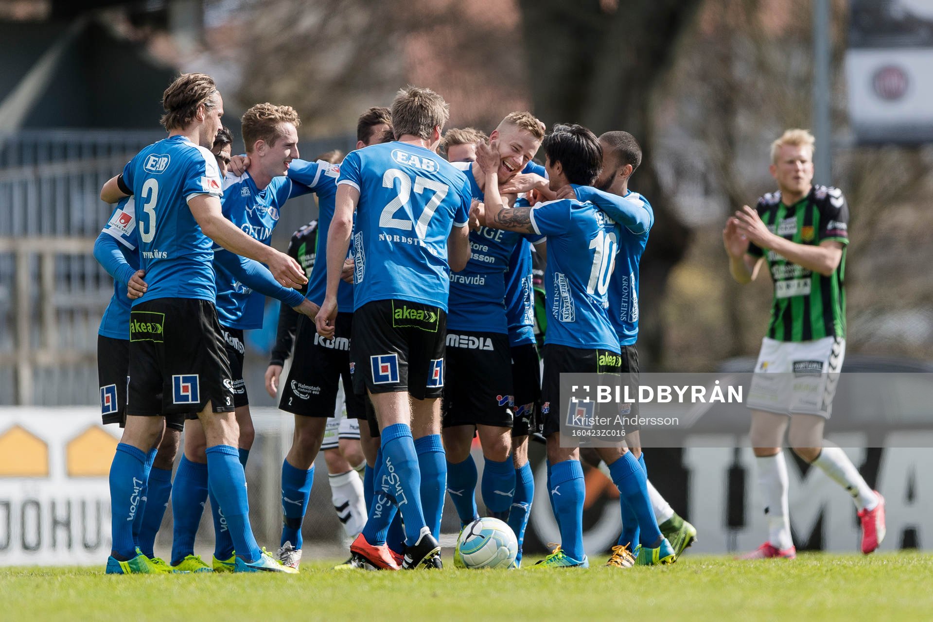 Halmstads Alexander Ruud Tveter har gjort 1-0 på frispark