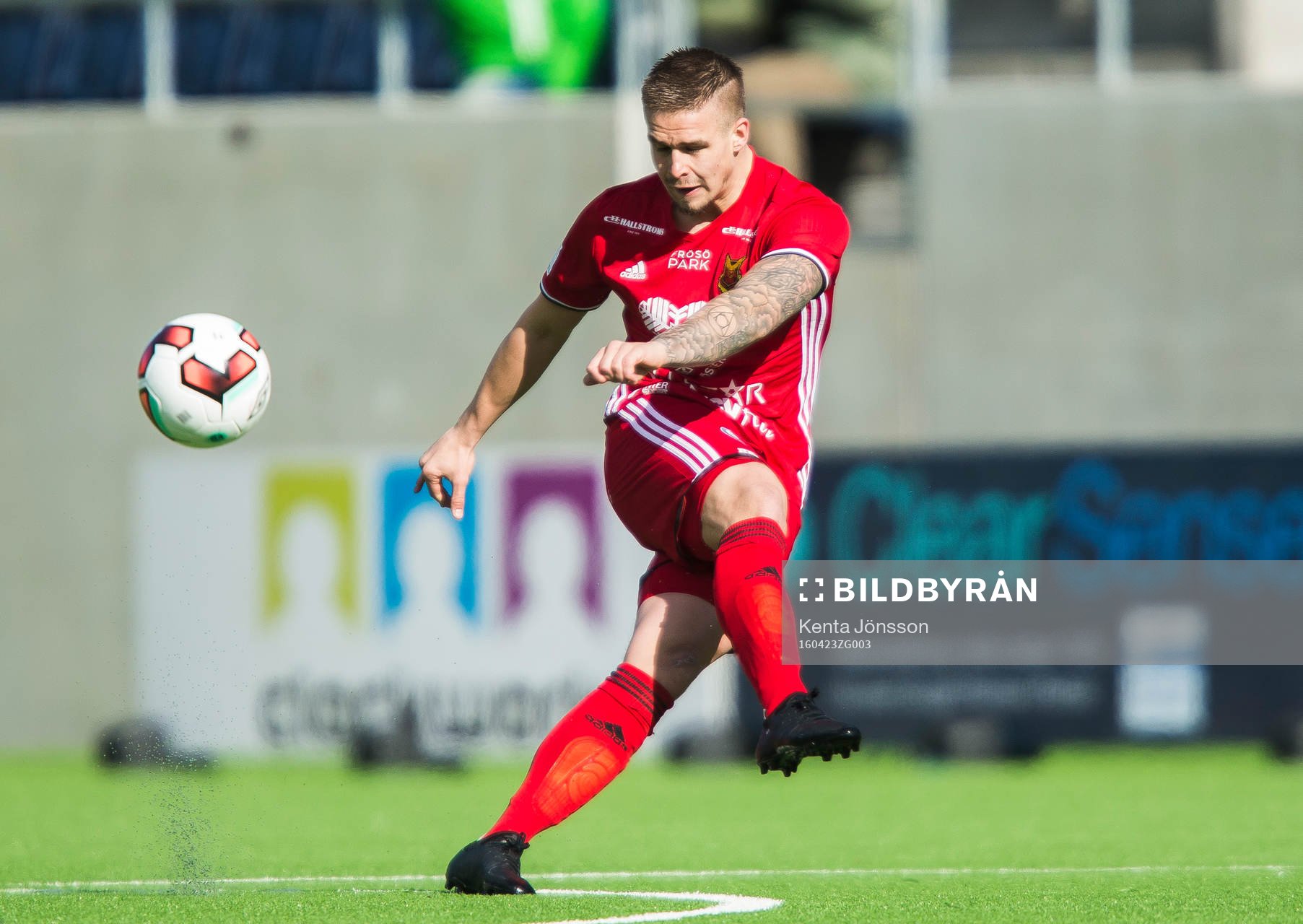 Östersunds Douglas Bergqvist i aktion
