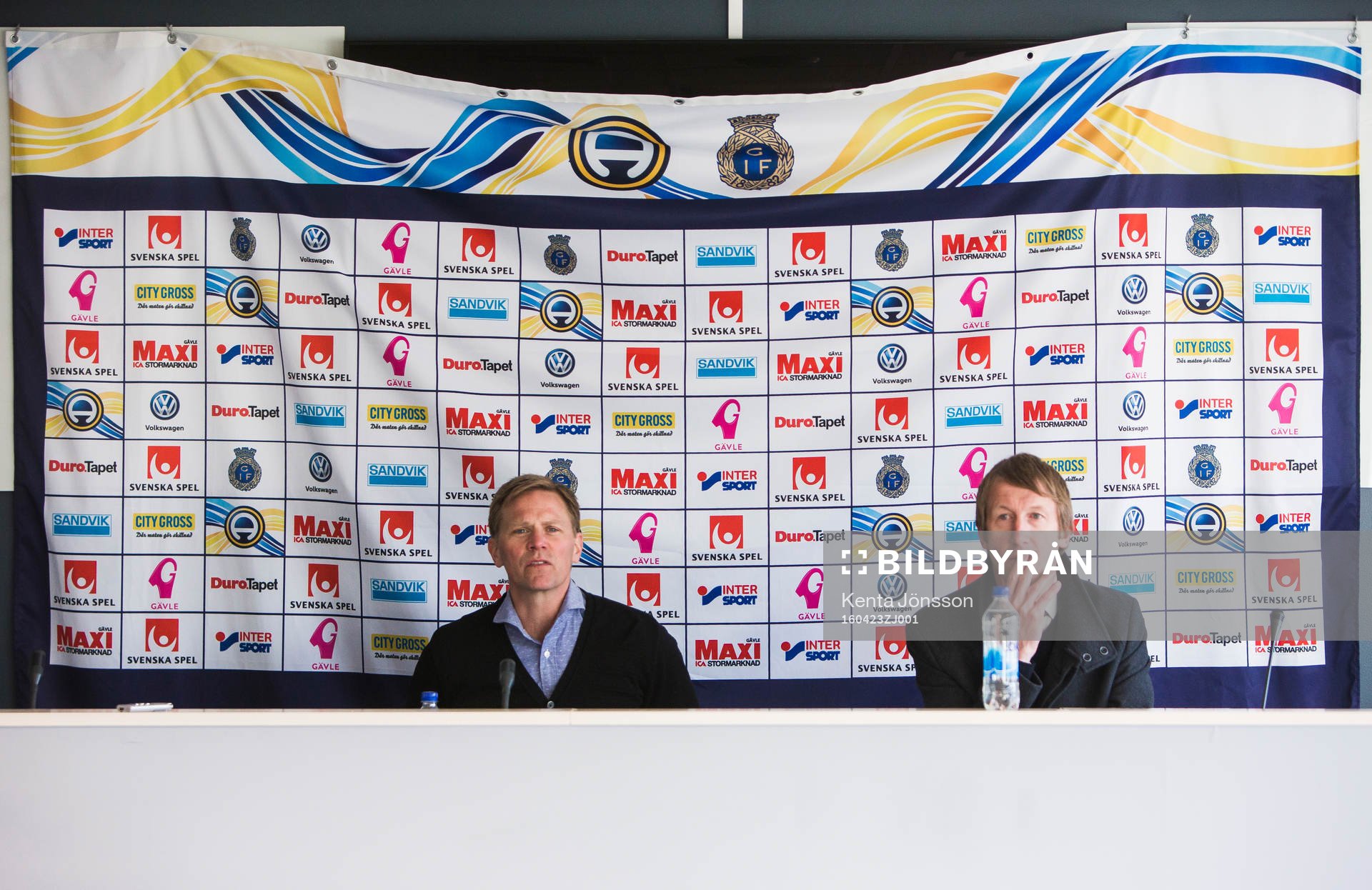 Gefles tränare Roger Sandberg och Östersunds tränare manager Graham Potter under presskonferensen efter fotbollsmatchen i Allsvenskan mellan Gefle och Östersund den 23 April 2016 i Gävle.