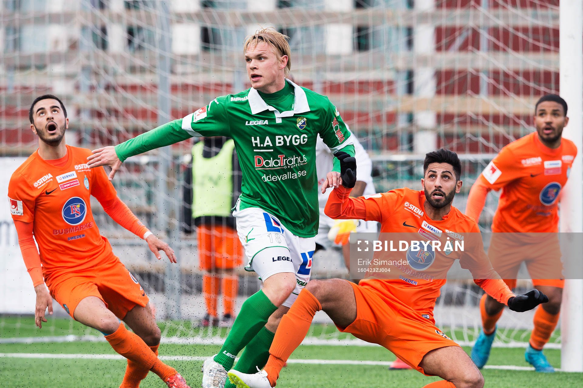 Ljungskiles Linus Tornblad och Athletics Sasa Matic och