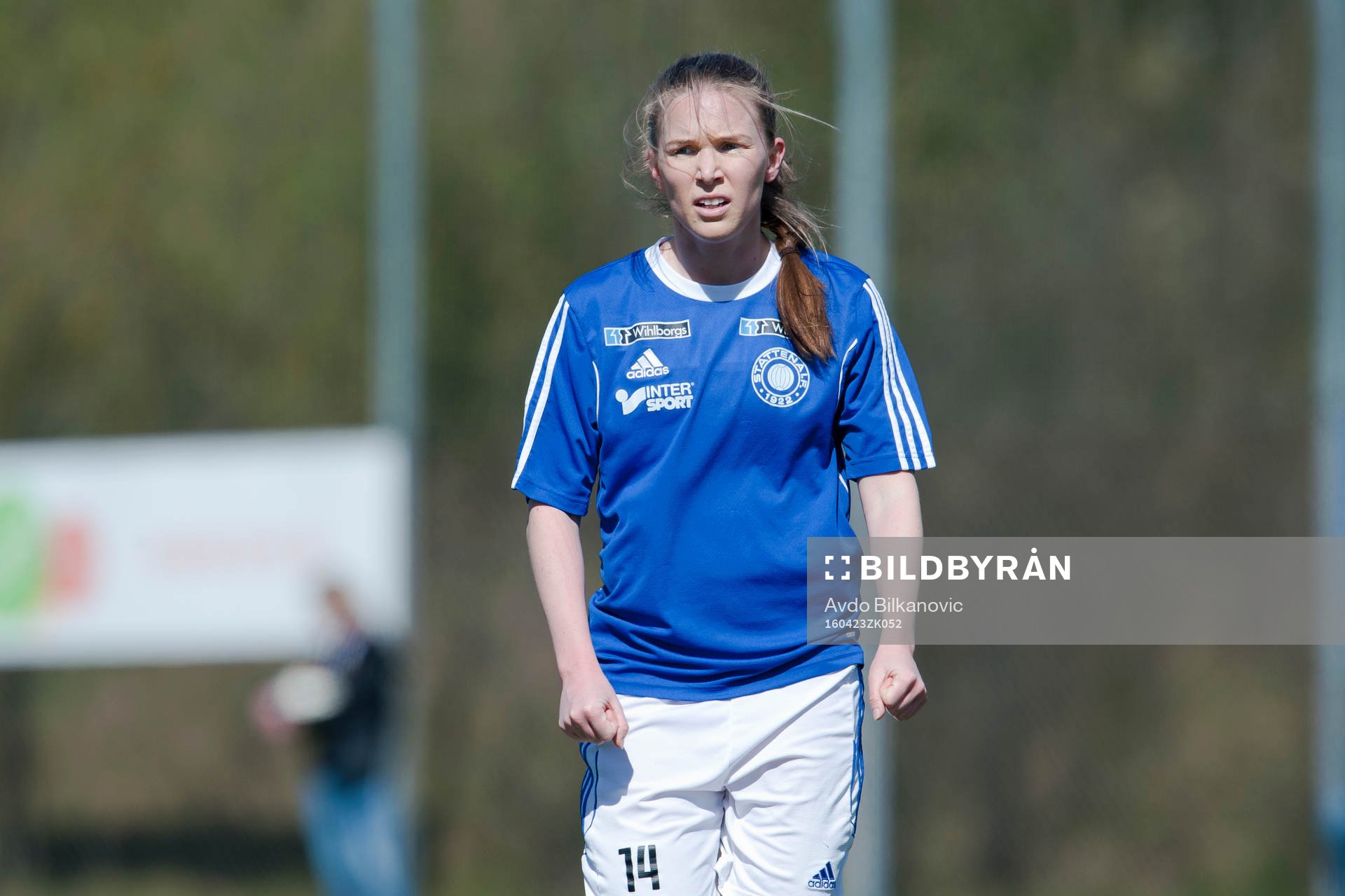 Stattenas Emma Krantz under fotbollsmatchen i Div 1 Södra Götaland damer mellan Eskilsminne DIF och Stattena den 23 april 2016 i Helsingborg.