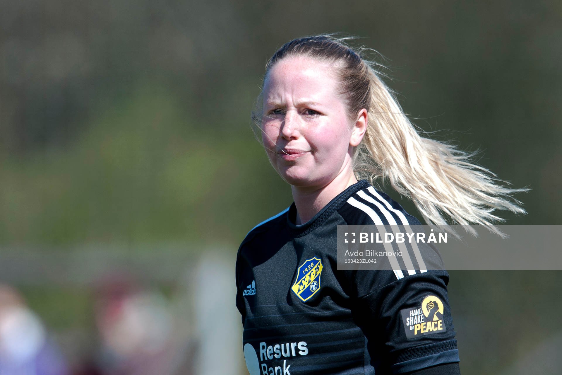 Eskilsminnes målvakt Lina Jepsen under fotbollsmatchen i Div 1 Södra Götaland damer mellan Eskilsminne DIF och Stattena den 23 april 2016 i Helsingborg.