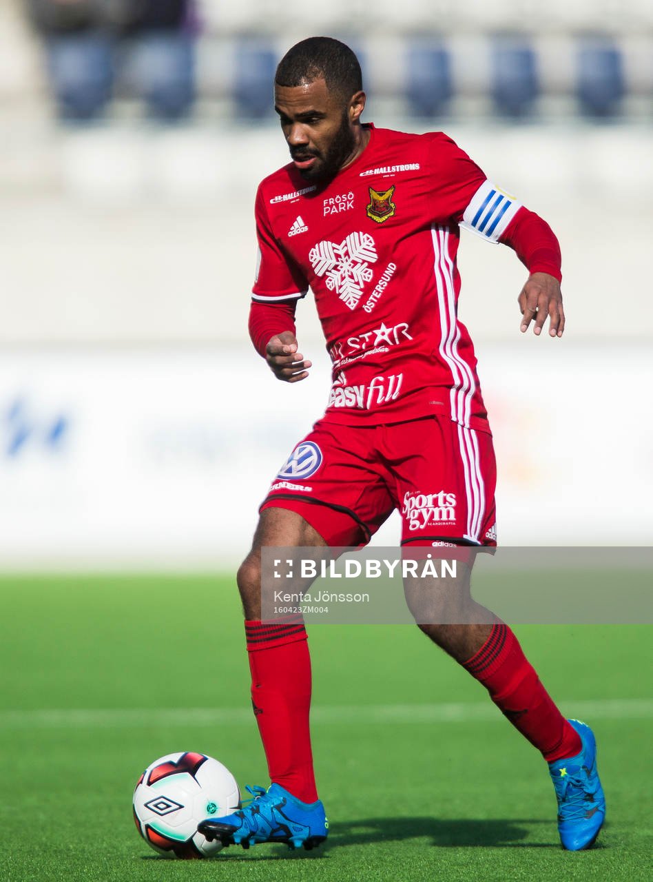 Östersunds Alex Dyer i aktion