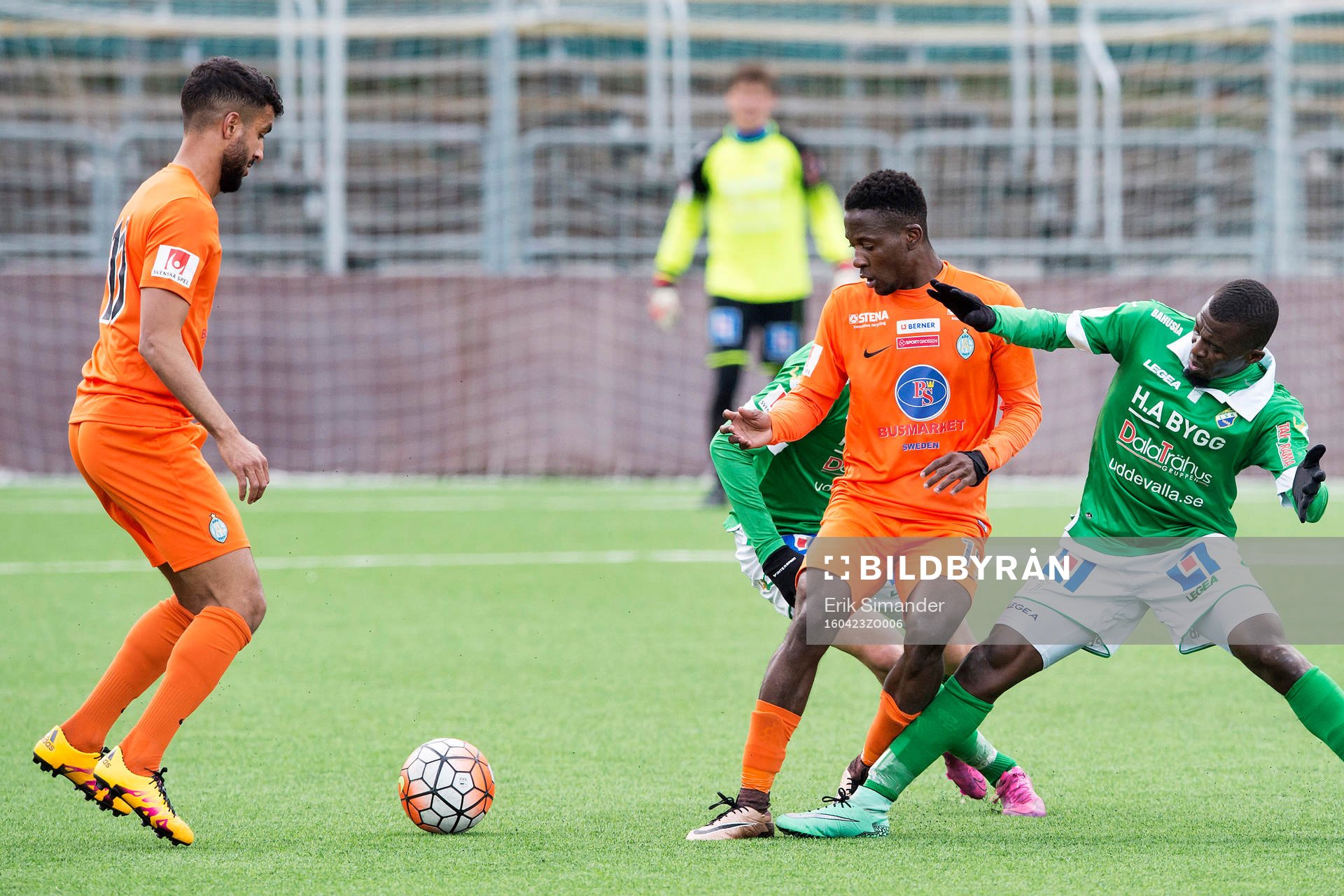 Athletics Mohamed Buya Tugay jagas av Ljungskiles Yussif