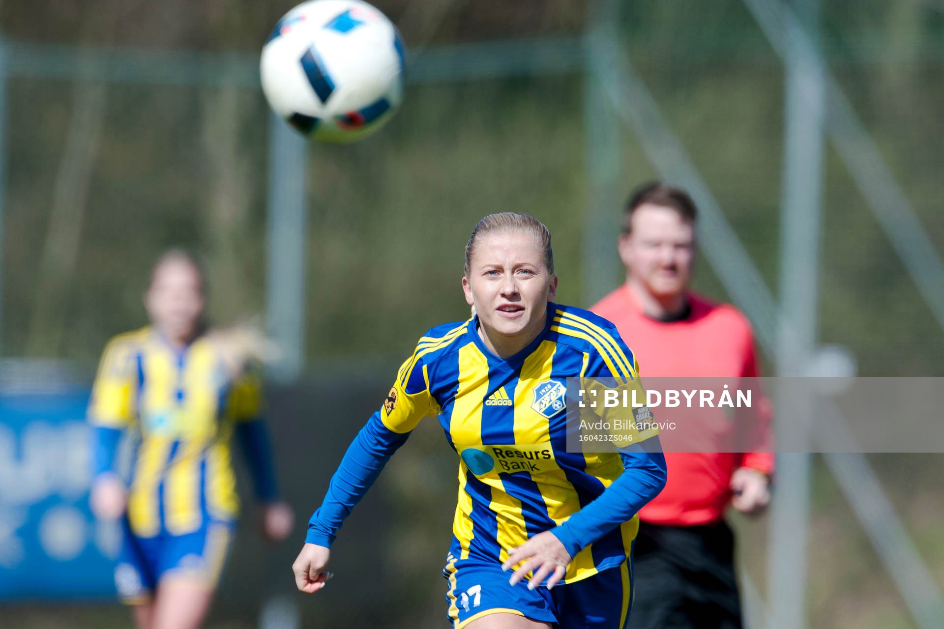 Eskilsminnes Linnea Rundqvist under fotbollsmatchen i Div 1 Södra Götaland damer mellan Eskilsminne DIF och Stattena den 23 april 2016 i Helsingborg.