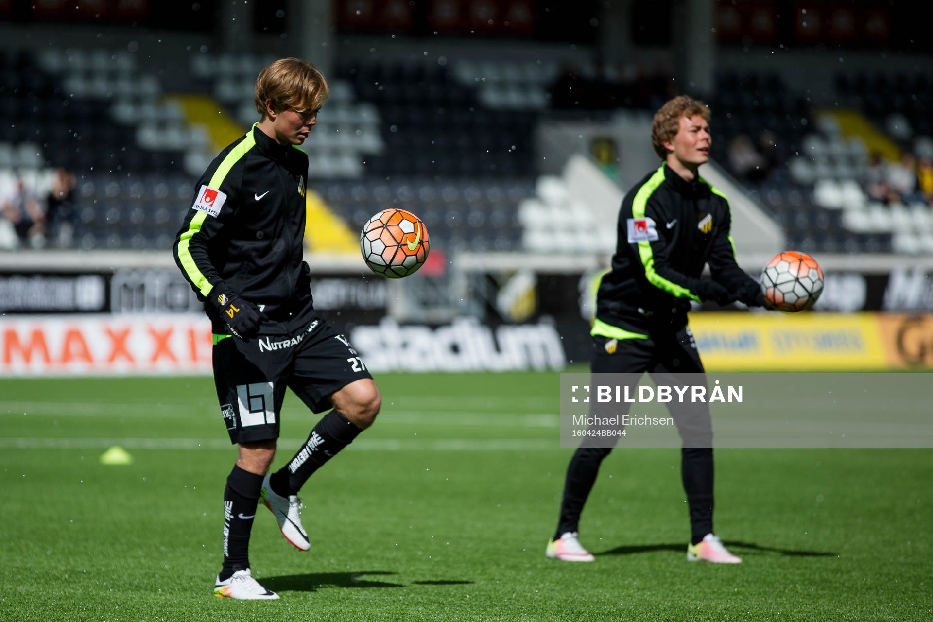 Häckens Joel Andersson och Adam Andersson värmer upp