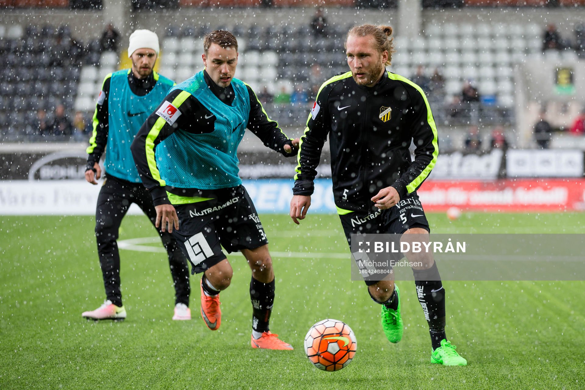 Häckens Emil Wahlström före Jasmin Sudic på