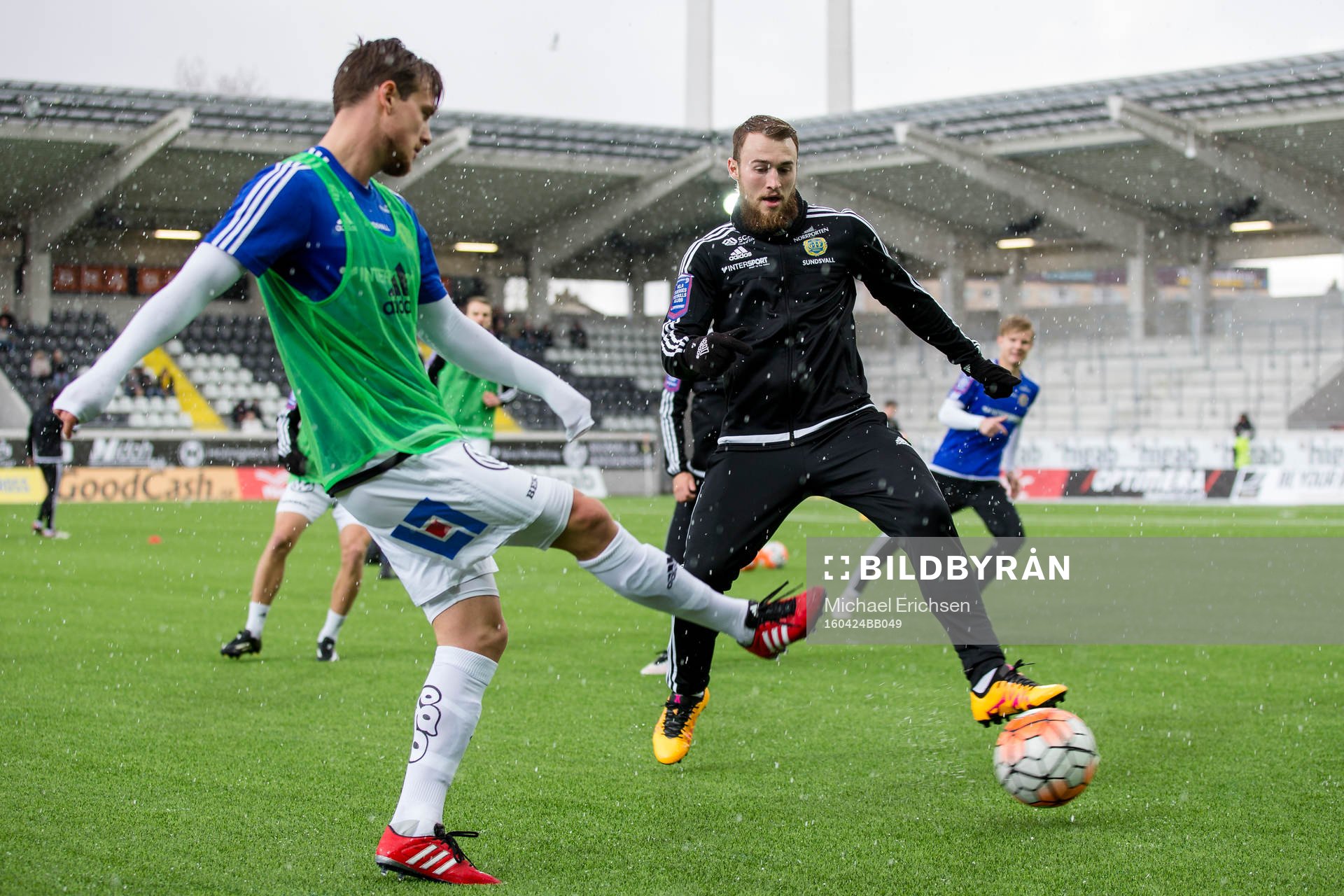Sundsvall värmer upp innan fotbollsmatchen i Allsvenskan