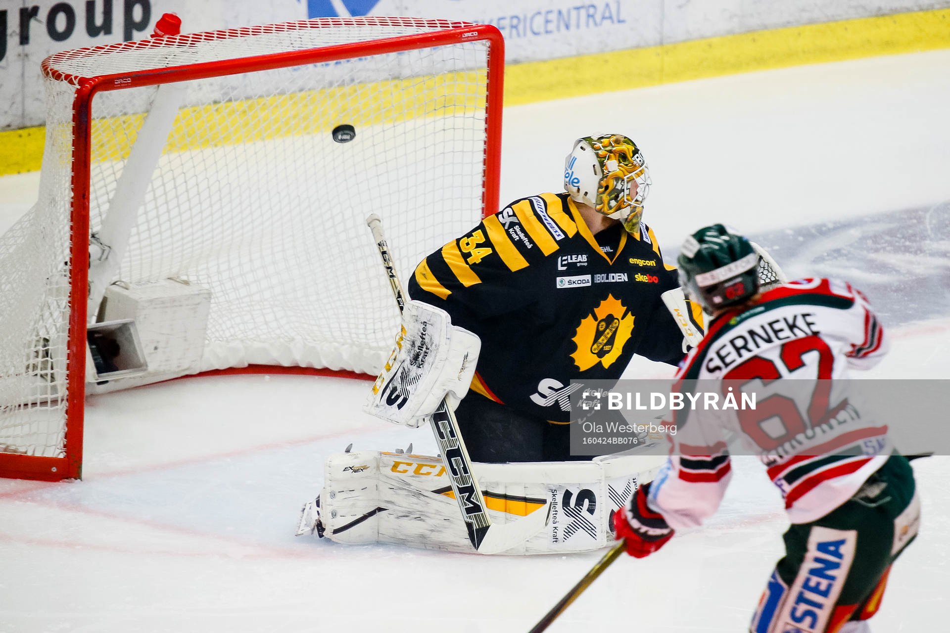 Frölundas Artturi Lehkonen gör 0-1 bakom Skellefteås