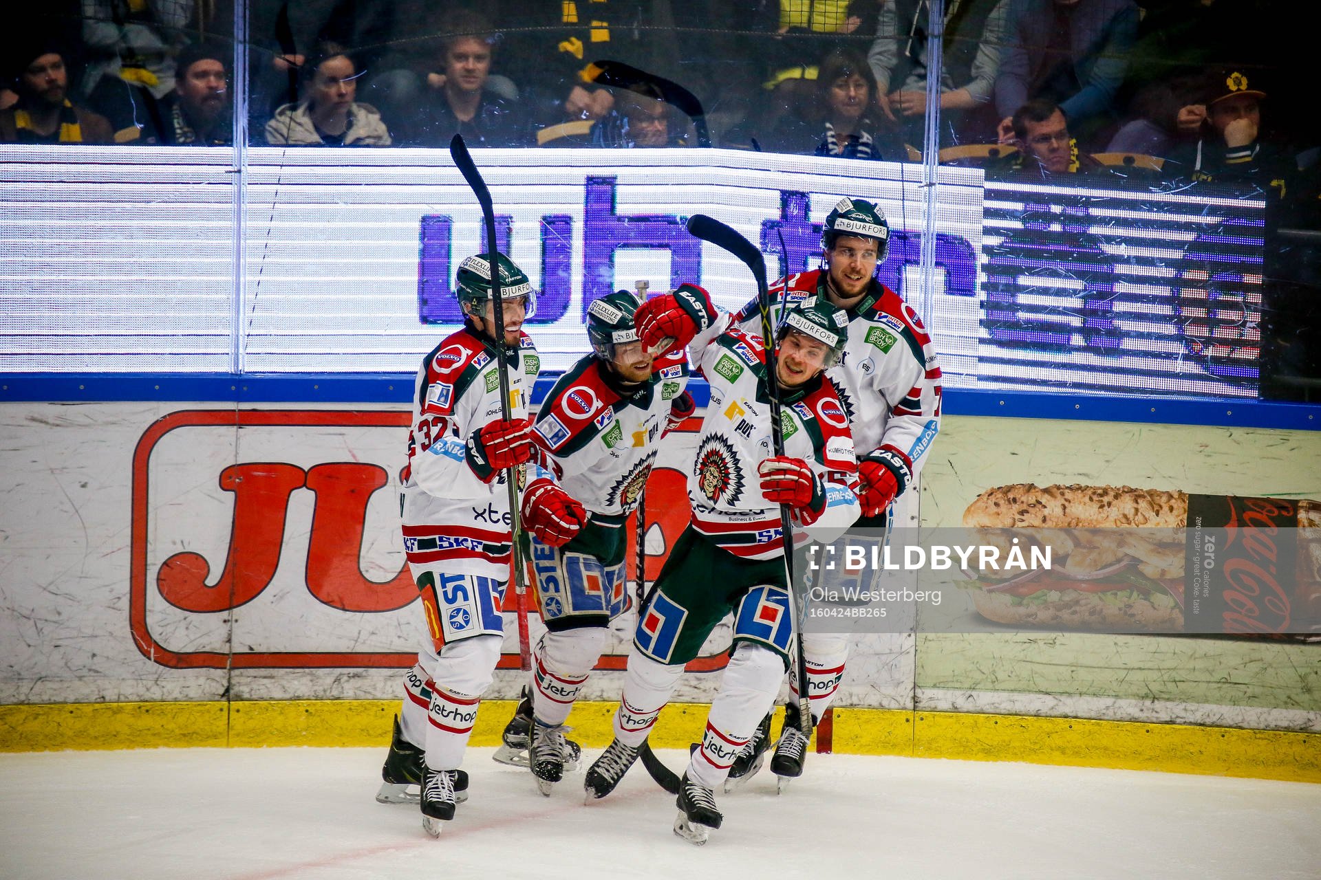 Frölundas Artturi Lehkonen och Ryan Lasch jublar
