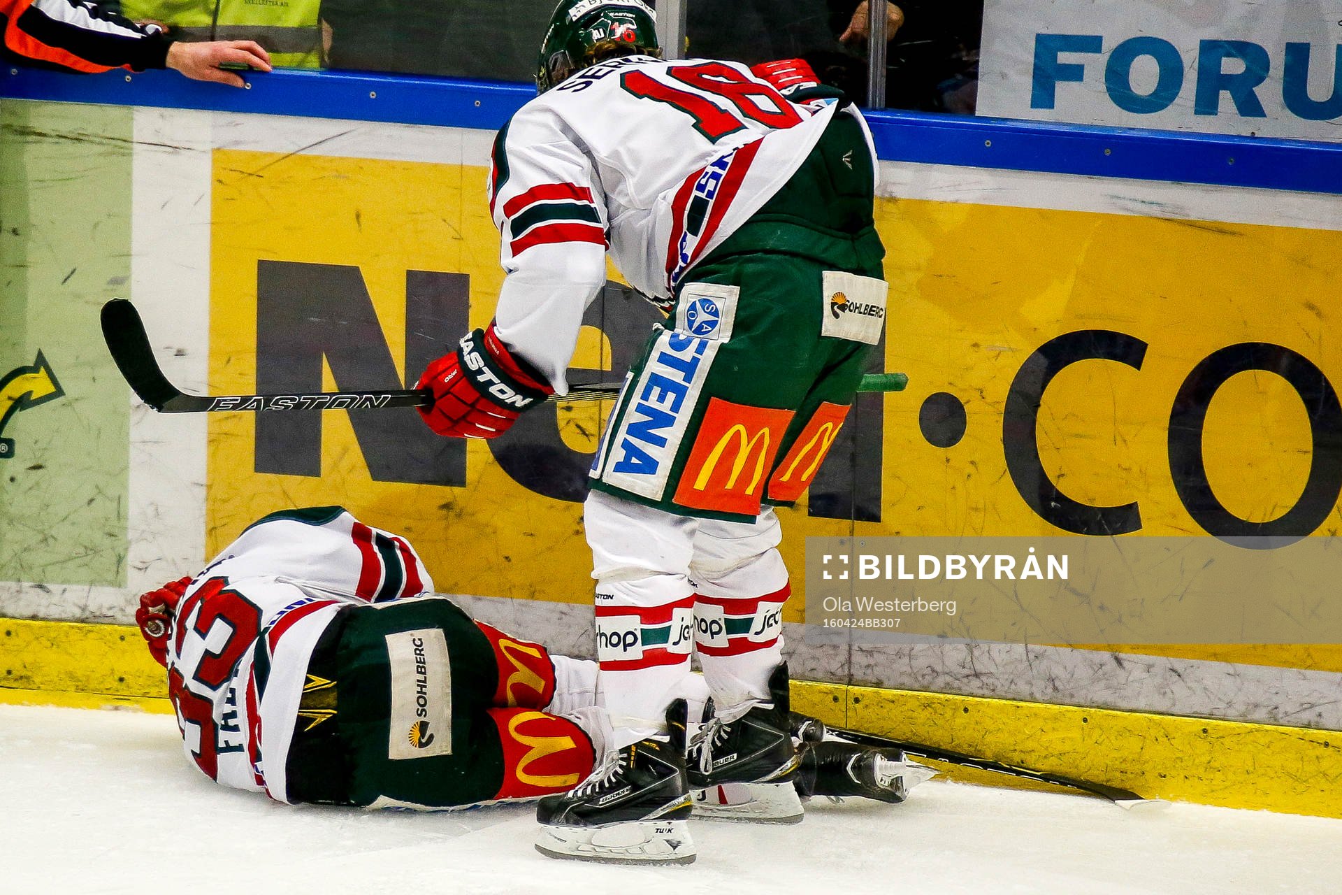 Frölundas Elias Fälth fick en tuff tackling