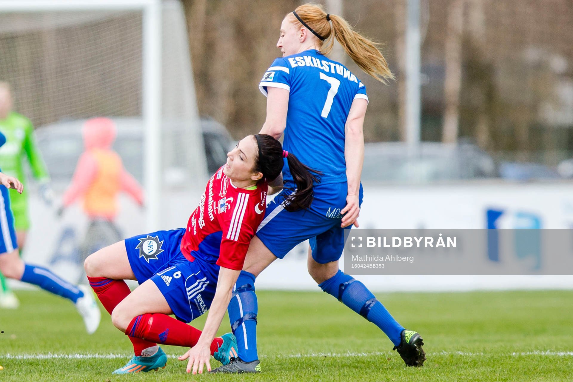 Vittsjös Clara Markstedt och Eskilstunas Petra Larsson i