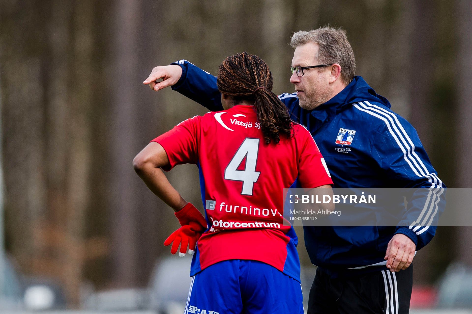 Vittsjös Ifeoma Dieke får instruktioner från tränare