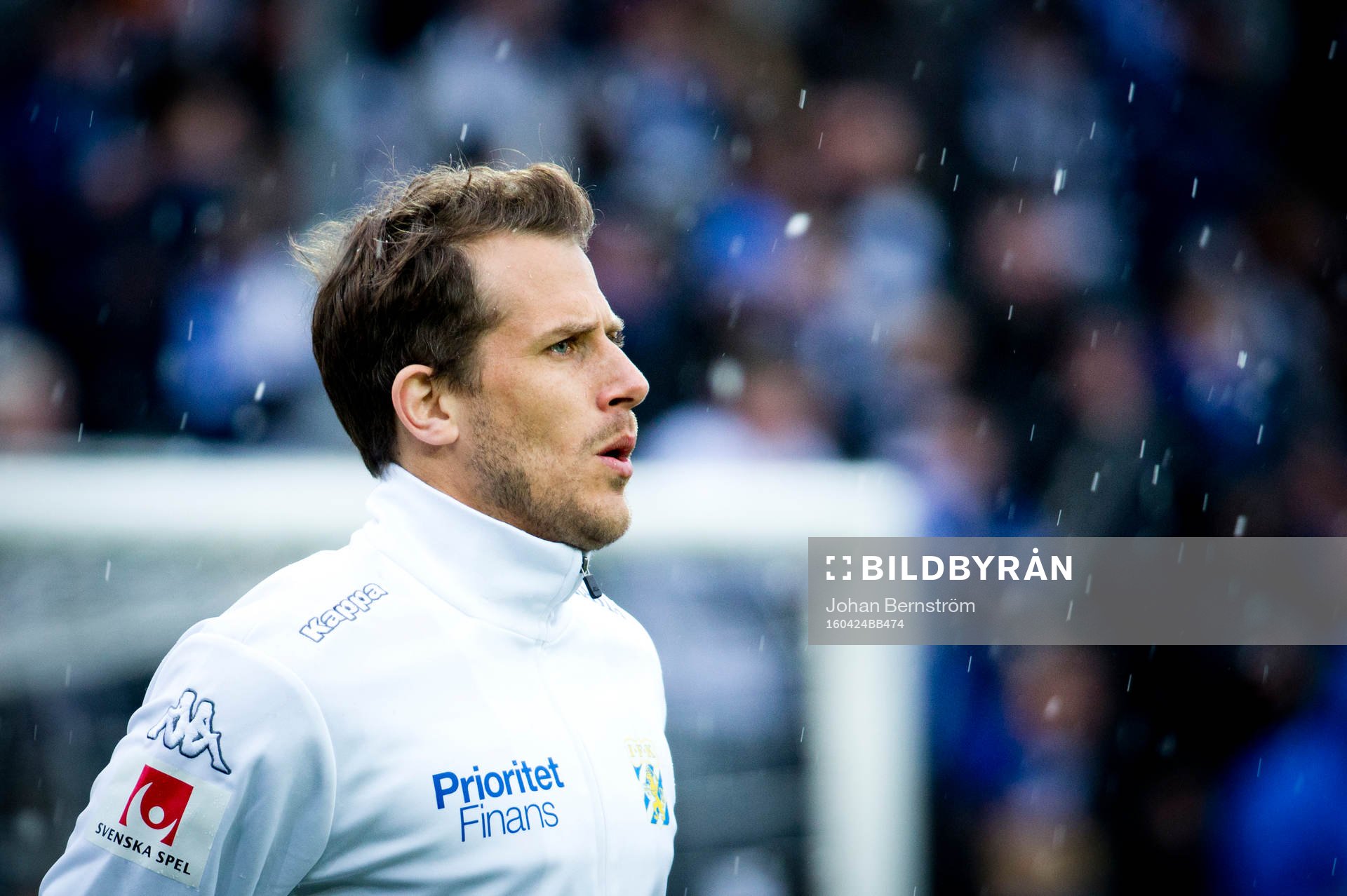 IFK Göteborgs Tobias Hysén värmer upp i hagelstorm